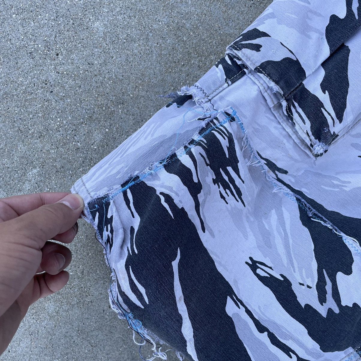 Levi's × Vintage Baggy Tiger Camo Shorts Size US 36 / EU 52 - 4 Thumbnail