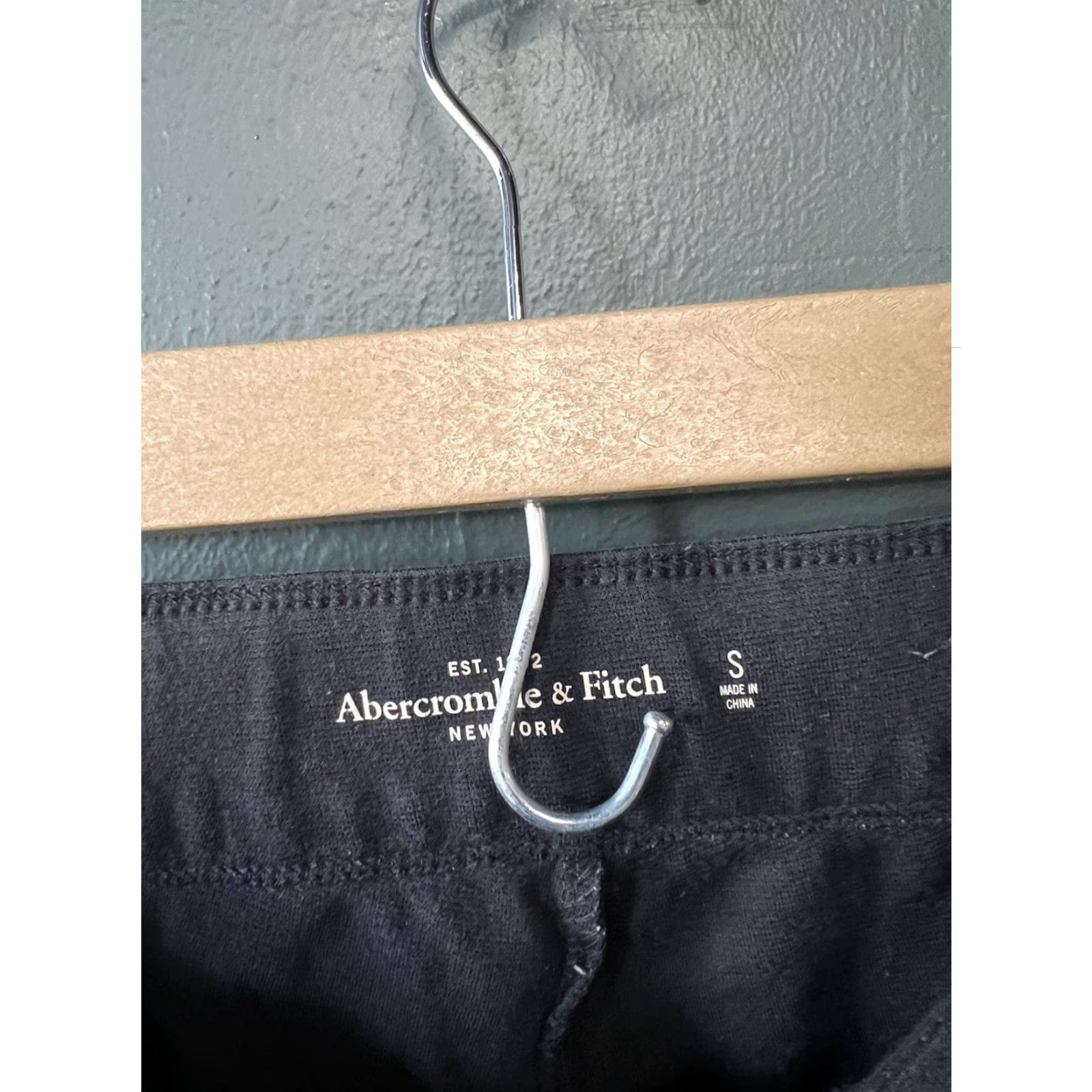 Abercrombie & Fitch Abercrombie & Fitch Womens Leggings Black Size Small Athletic Cropped Pullon Compression Activewear Size 28" / US 6 / IT 42 - 3 Thumbnail