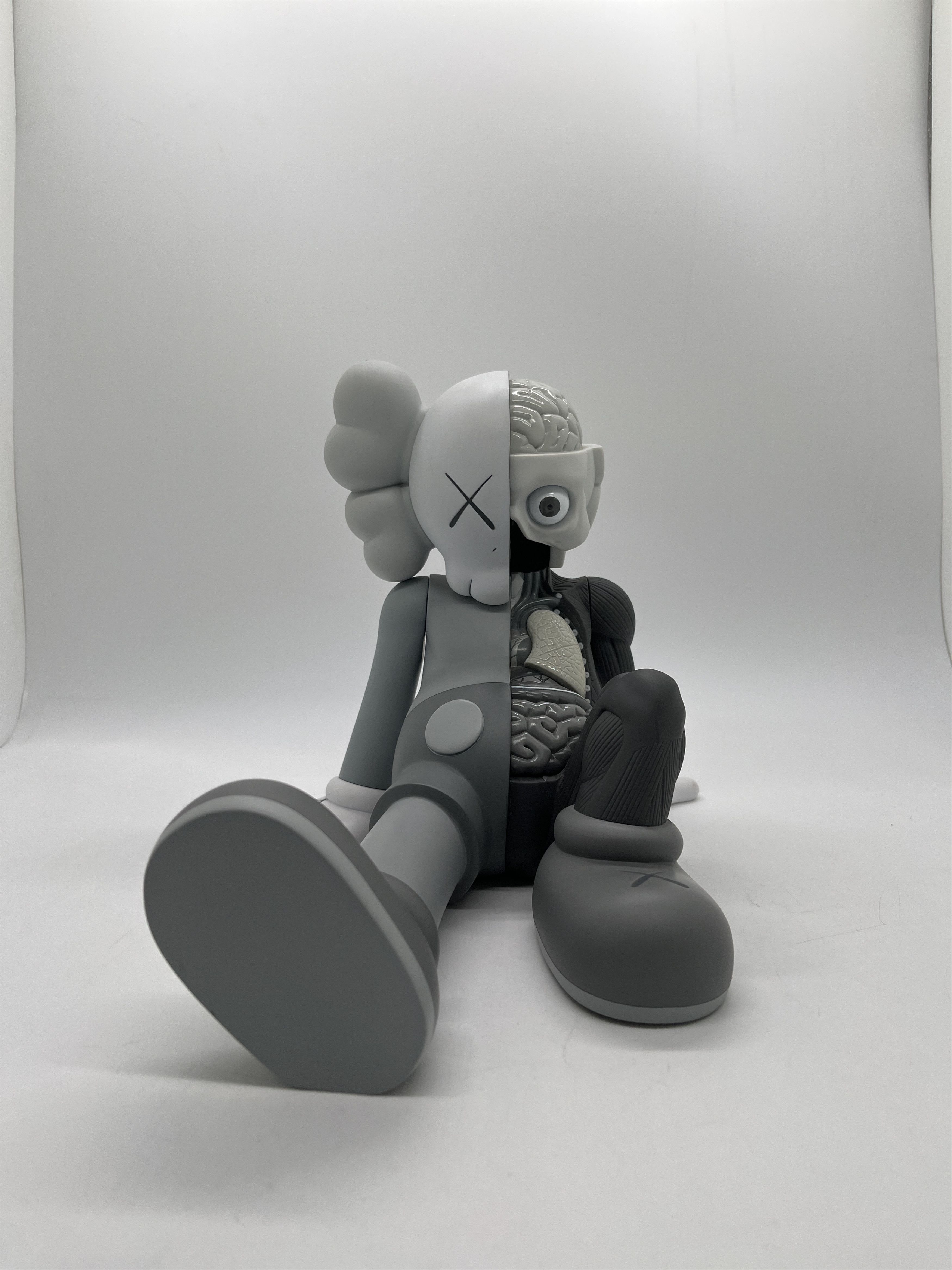 Figurine Kaws Companion Resting Place Dissected - Original Fake - Vinyle 2012