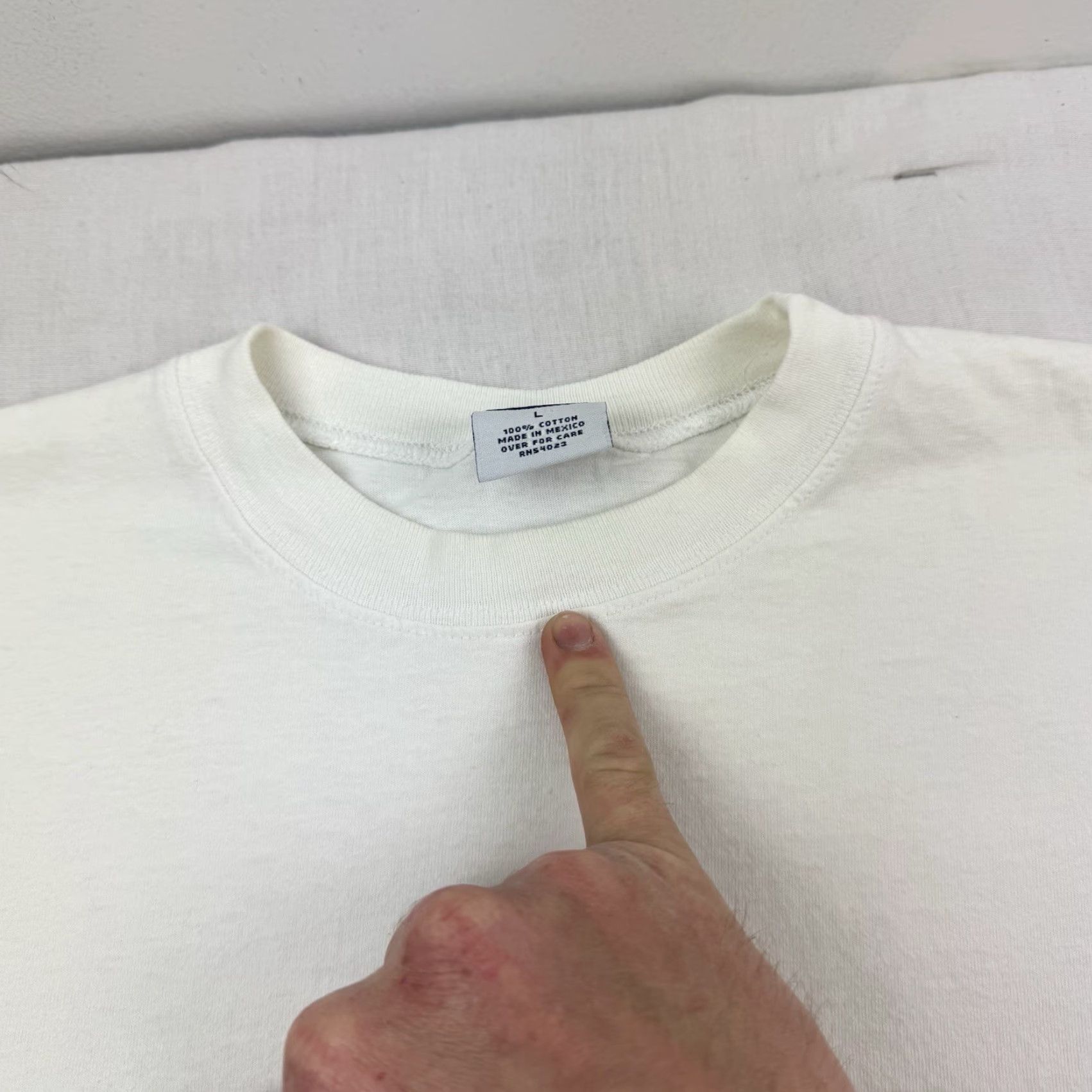 Old Navy VINTAGE Old Navy Logo T-Shirt Men L White Hipster Y2K USA 90s Decade Size US L / EU 52-54 / 3 - 5 Thumbnail