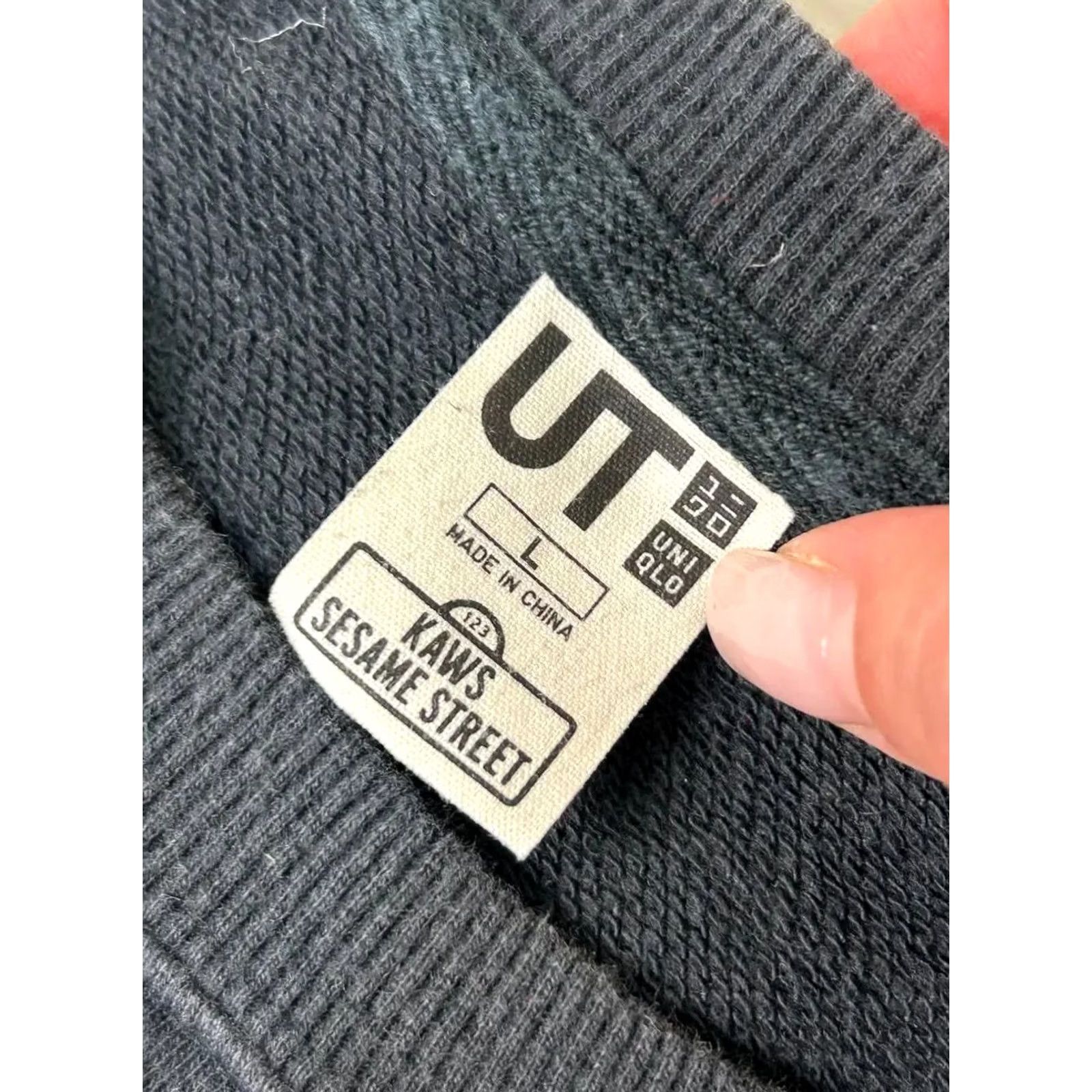 Uniqlo Uniqlo Sweatshirt Kaws Sesame Street Sweatshirt Men SZ L black Size US L / EU 52-54 / 3 - 4 Thumbnail