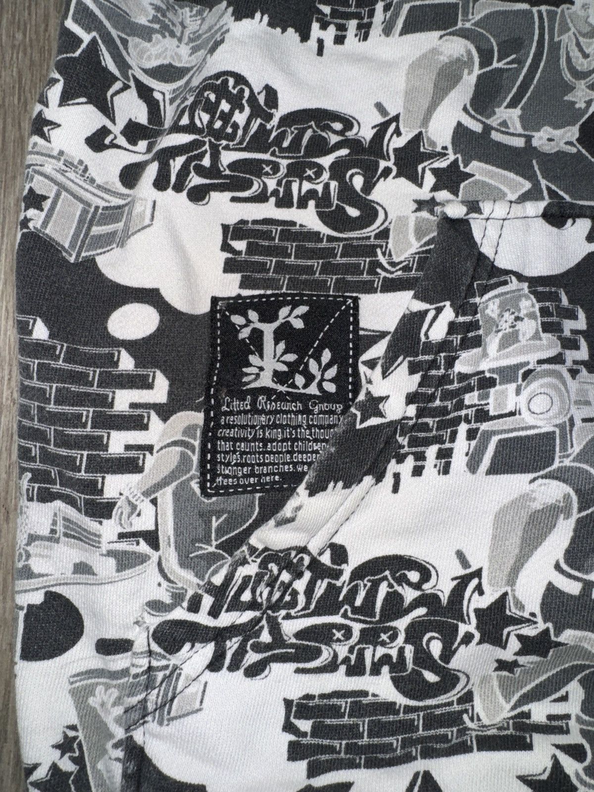 LRG 2000s LRG GRAFFITI HOODIE Size US M / EU 48-50 / 2 - 3 Thumbnail