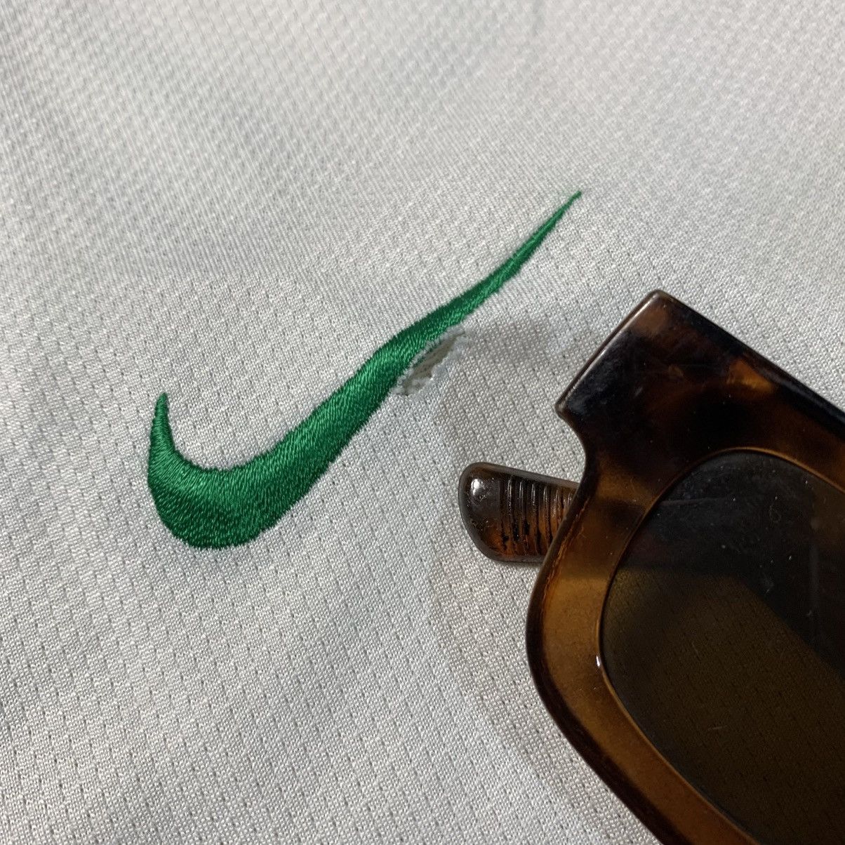 Nike 2000s🕺Cristiano Ronaldo 17 Portugal Away Jersey Size US M / EU 48-50 / 2 - 13 Thumbnail