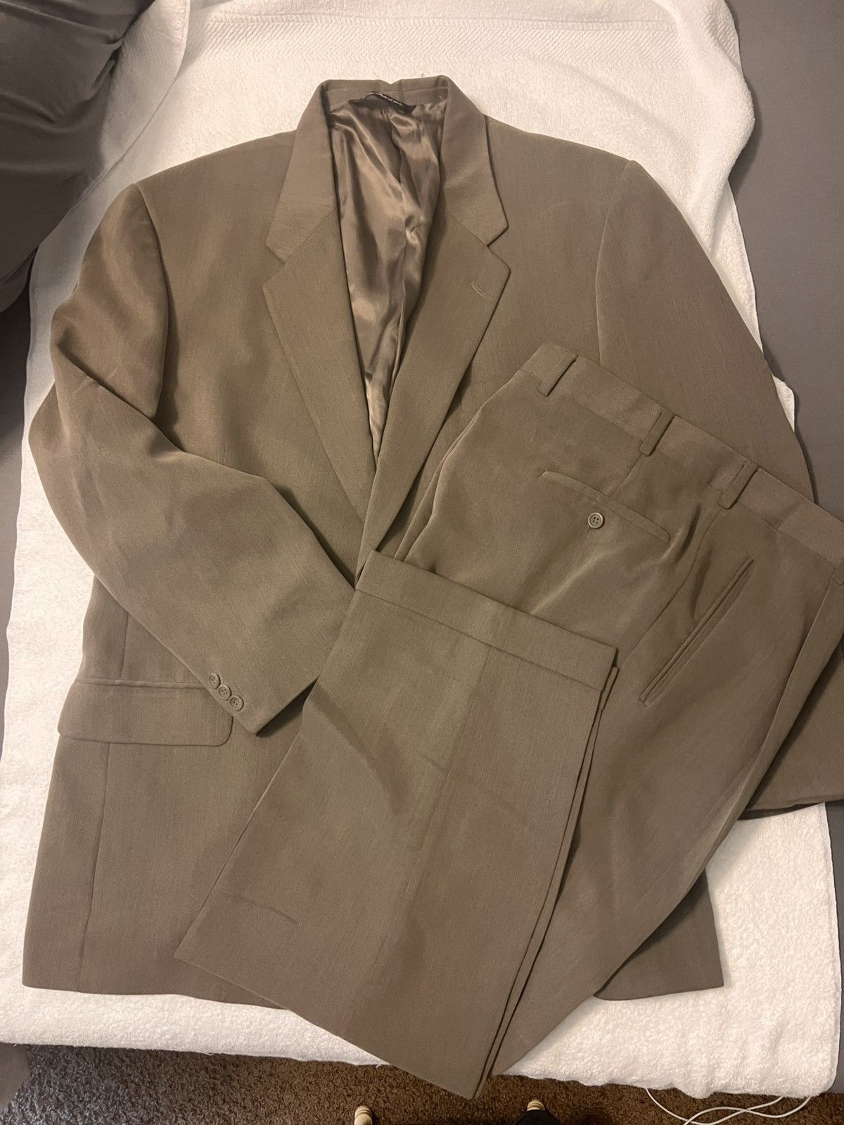 Coppley COPPLEY 2 PC MENS SUIT- VINTAGE -2001- GREENISH TAN Size 46L - 1 Thumbnail