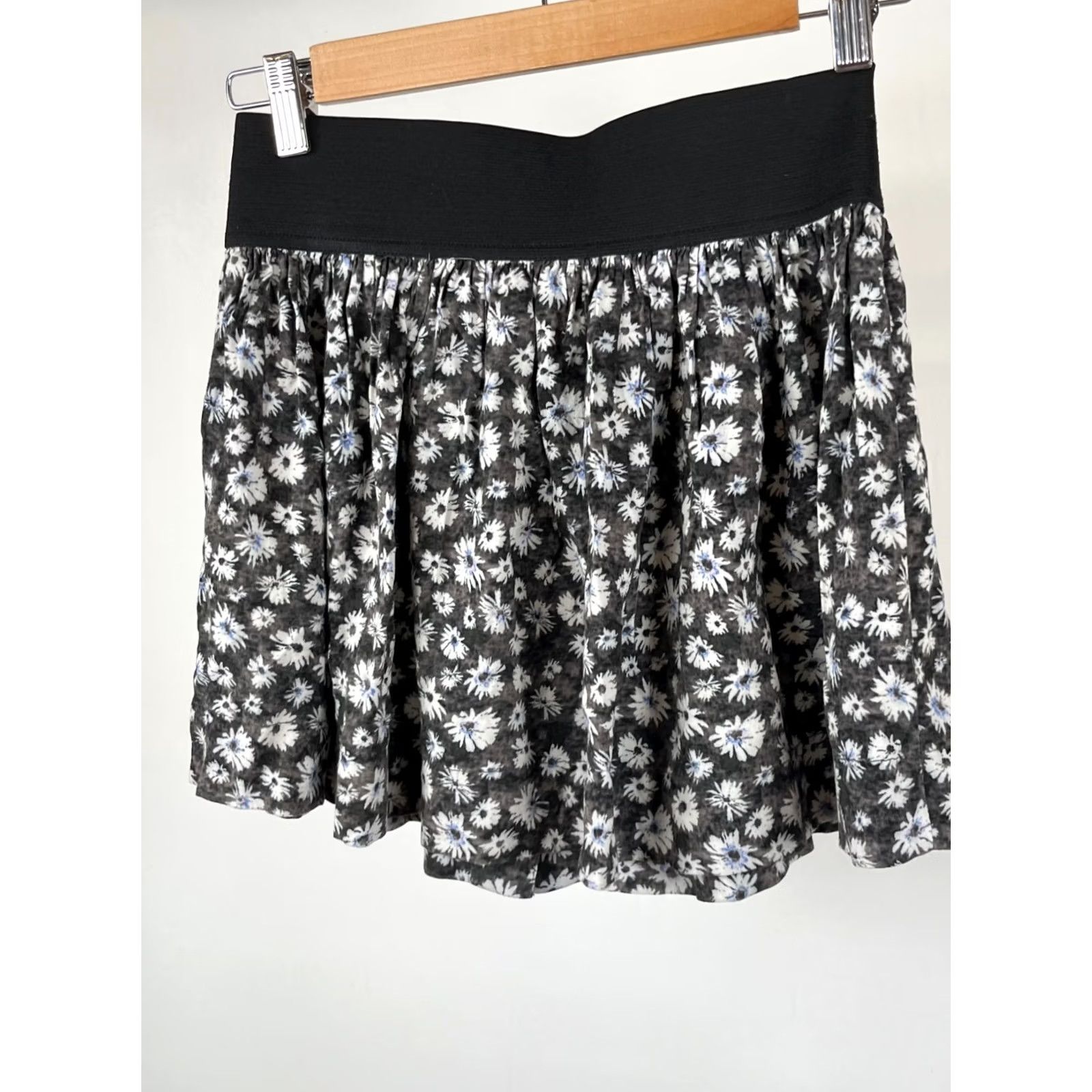 American Eagle Outfitters American Eagle Outfitters Skirt Womens Small Black Floral Button Front Short Mini Lined Size 28" / US 6 / IT 42 - 4 Thumbnail