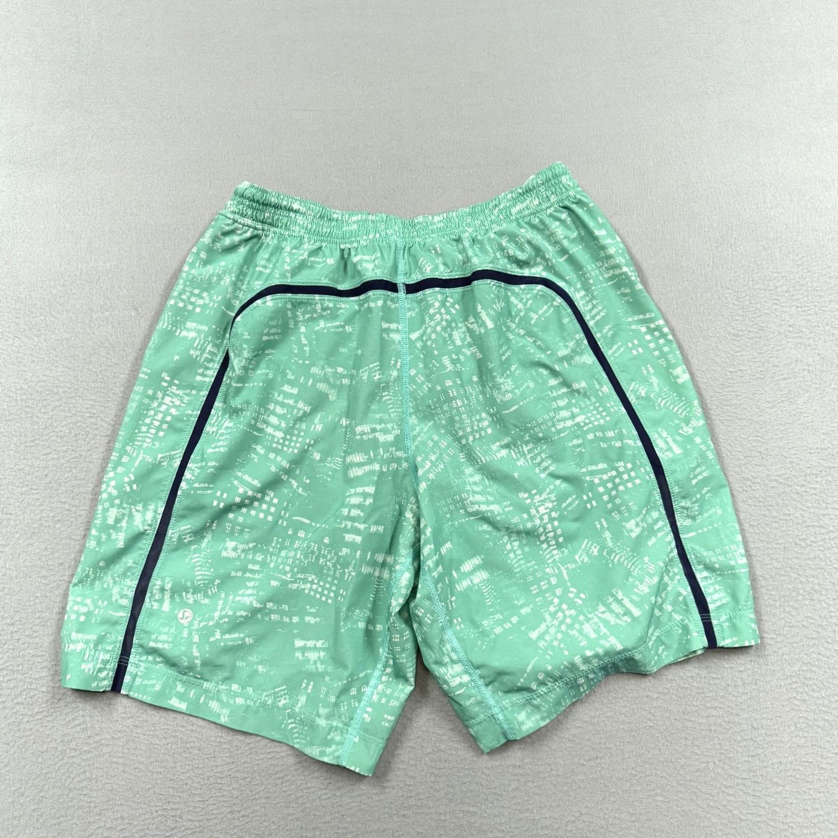 Lululemon Lululemon Shorts Mens 33 Green Geometric Lined 9" Inseam Athletic Gym Running Jogging Pockets Elastic Drawstring Waist Size US 33 - 3 Thumbnail