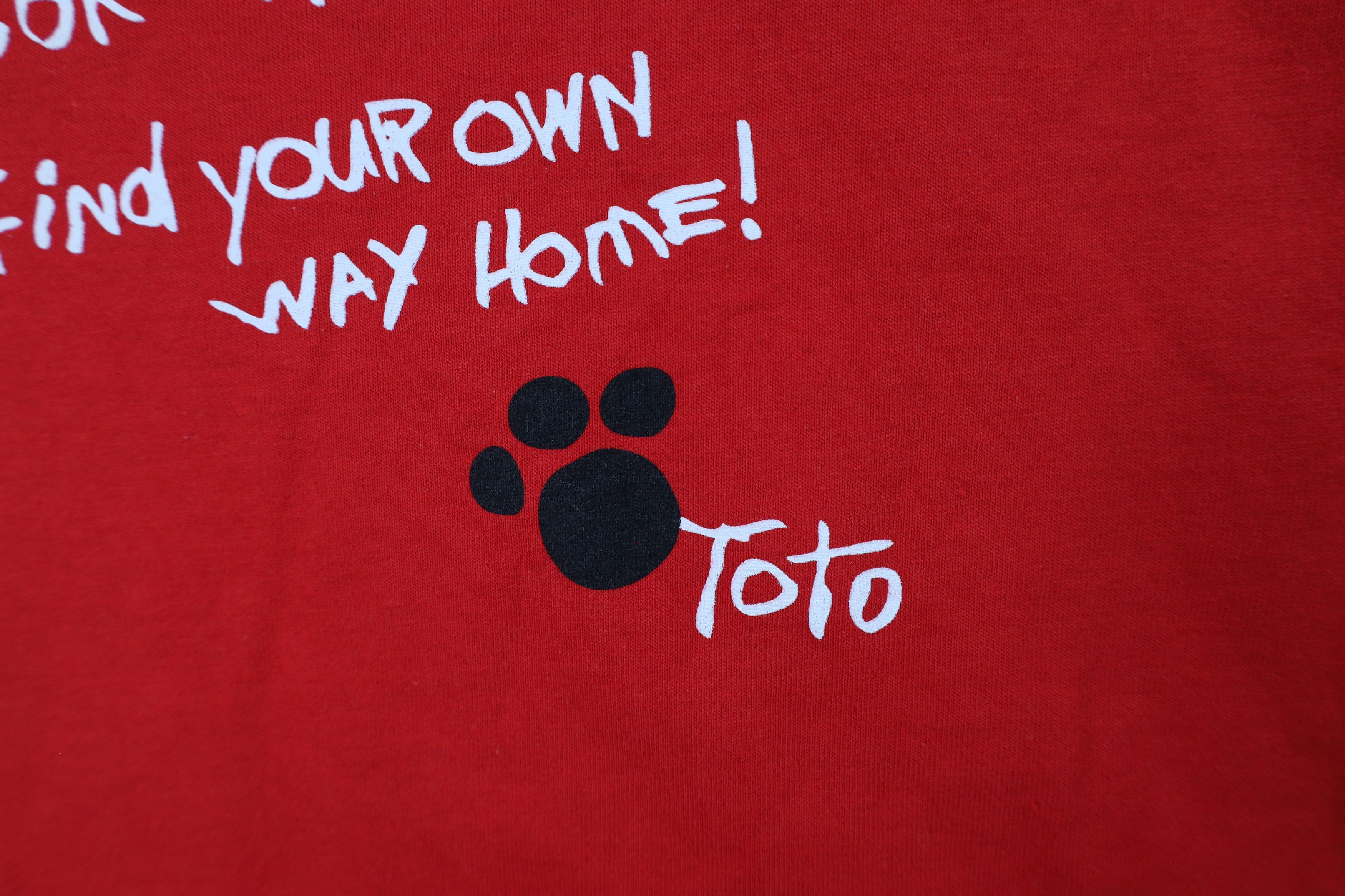 Vintage Vintage 90s of Oz Toto The Dog Funny T-Shirt Red Cotton USA Size US XXL / EU 58 / 5 - 7 Thumbnail