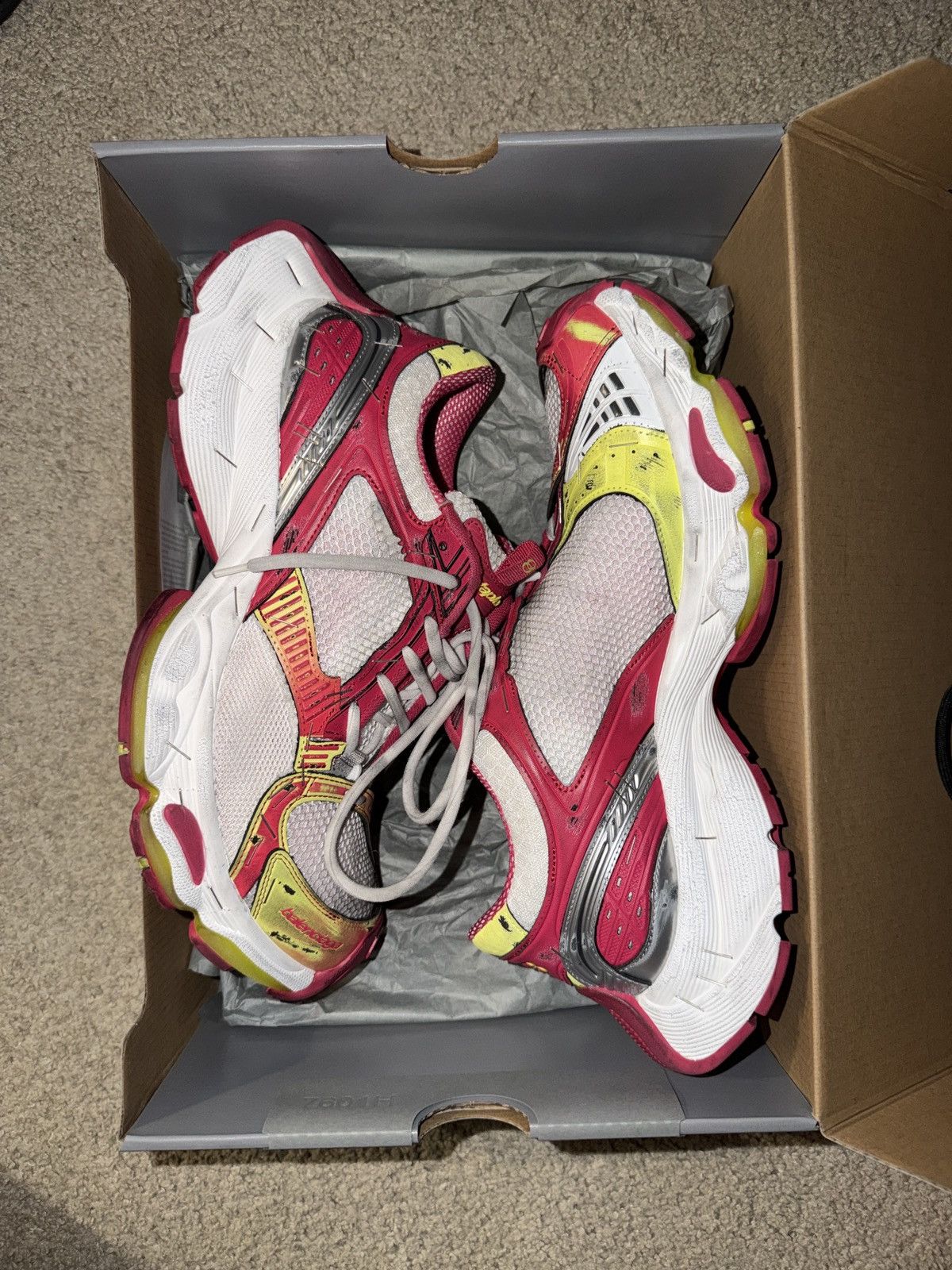 Balenciaga balenciaga stapler red yellow size 44 Size US 11 / EU 44 - 2 Thumbnail
