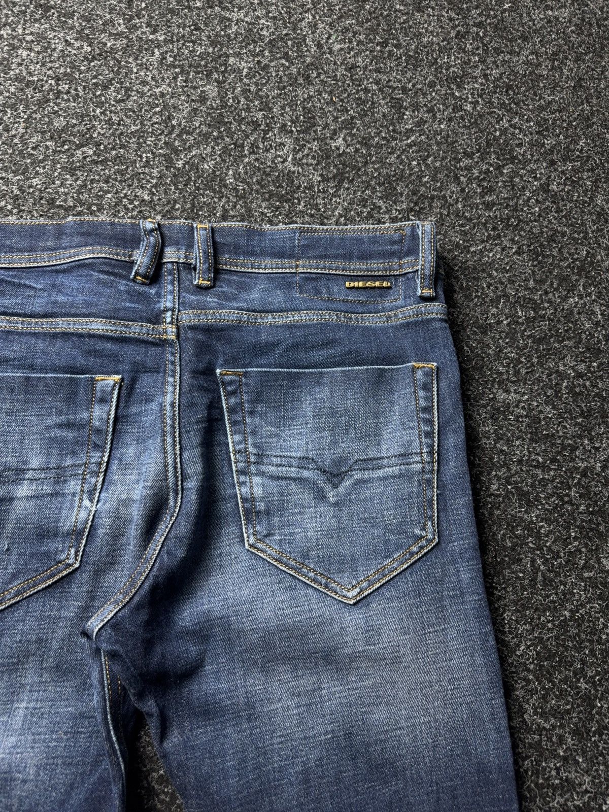 Diesel Luxury 00s Diesel Tepphar Made in Italy Slim Tapered Jeans Size US 30 / EU 46 - 16 Thumbnail