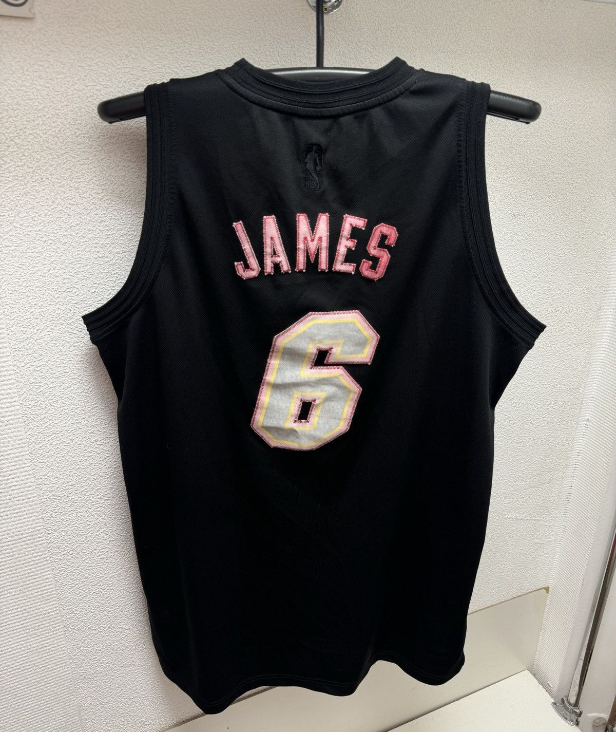 Adidas Lebron James adidas Miami heat NBA SOCCER JERSEY L SZ WADE Size US L / EU 52-54 / 3 - 8 Thumbnail
