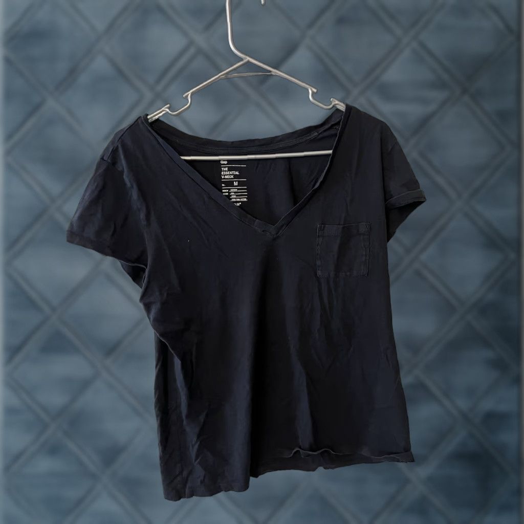 Gap Womens GAP Essential V-Neck Black Short Sleeve T-Shirt M Solid Size M / US 6-8 / IT 42-44 - 1 Thumbnail