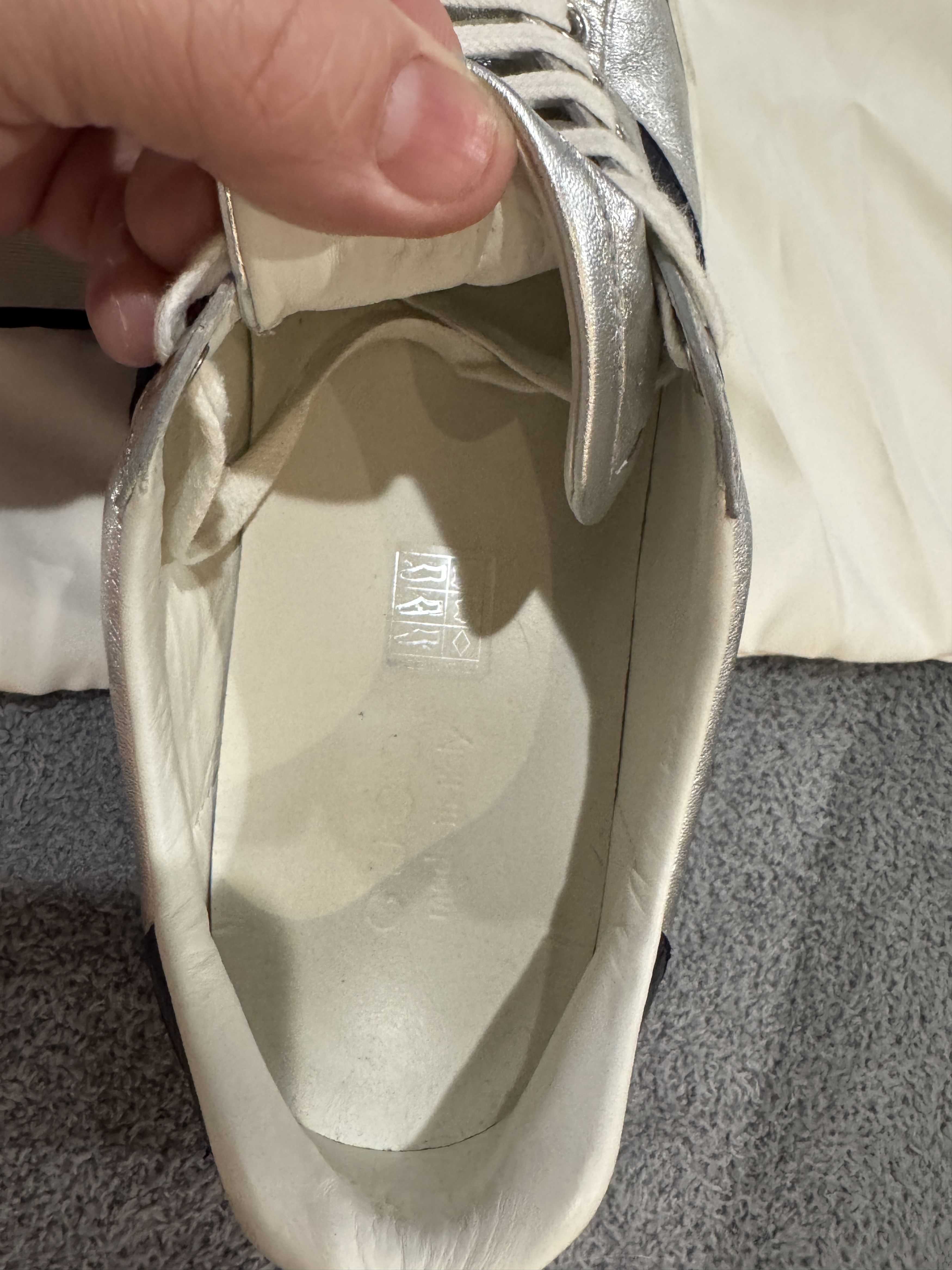 Gucci Gucci Ace Sneakers Silver Leather – Size 7 EU 40 Size US 7 / EU 40 - 7 Thumbnail