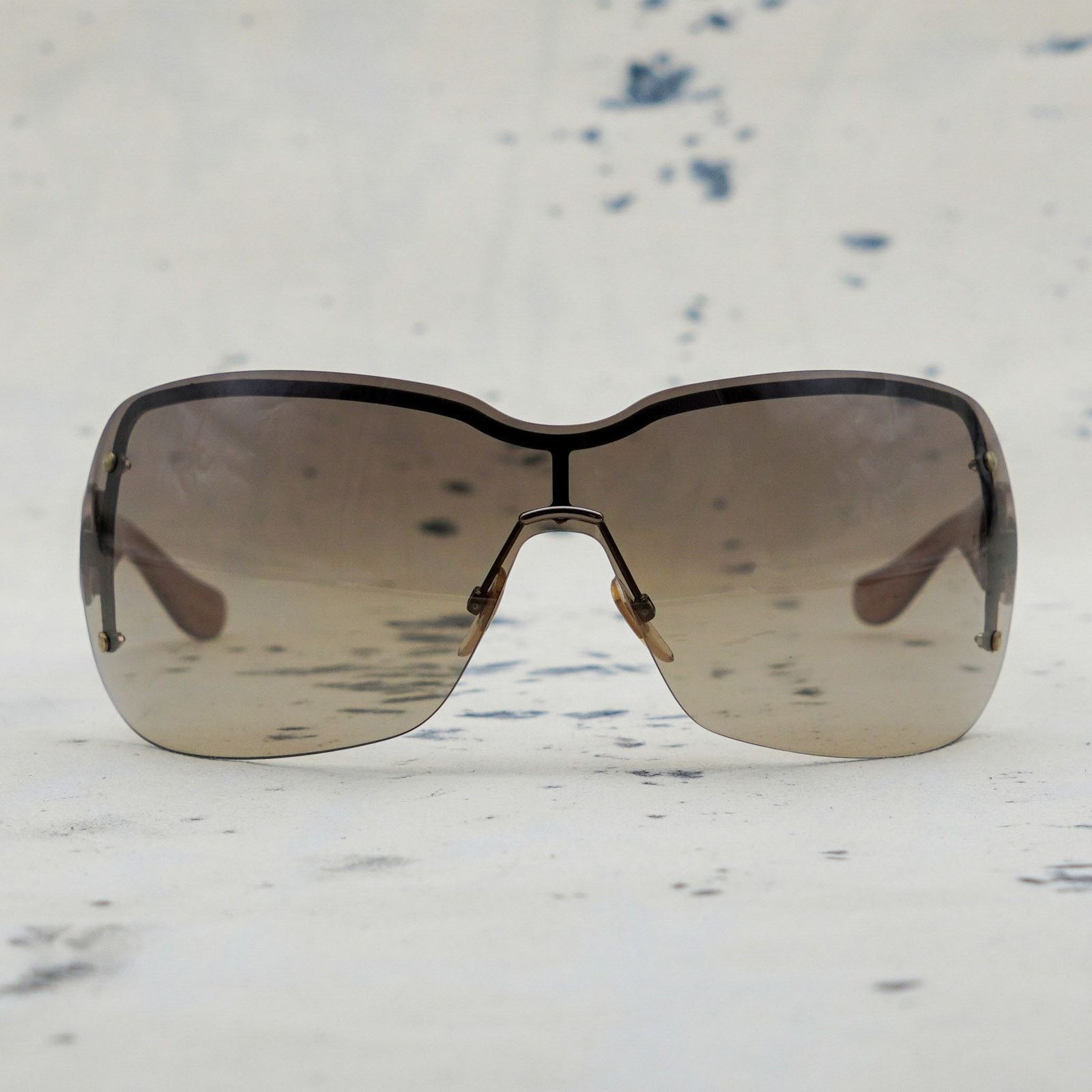 Gucci Vintage gucci gg 2797 brown gradient shield logo sunglasses Size ONE SIZE - 2 Thumbnail