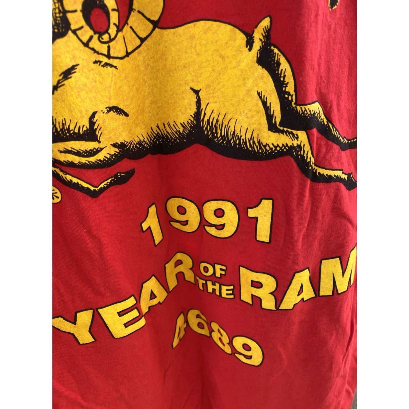 Hanes VINTAGE Hanes Year Of The Ram T-Shirt L USA Made Red Graphic Front Back 1991 90s Mens Size US L / EU 52-54 / 3 - 3 Thumbnail