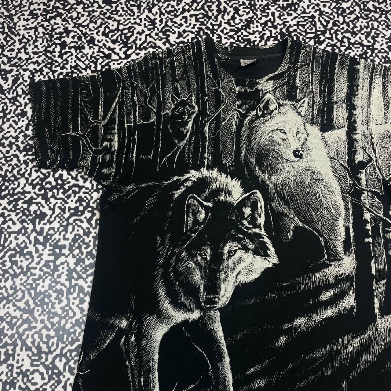 Vintage Vintage 1992 Wolf Harlequin Over Print T-shirt Faded Style Size US L / EU 52-54 / 3 - 4 Thumbnail