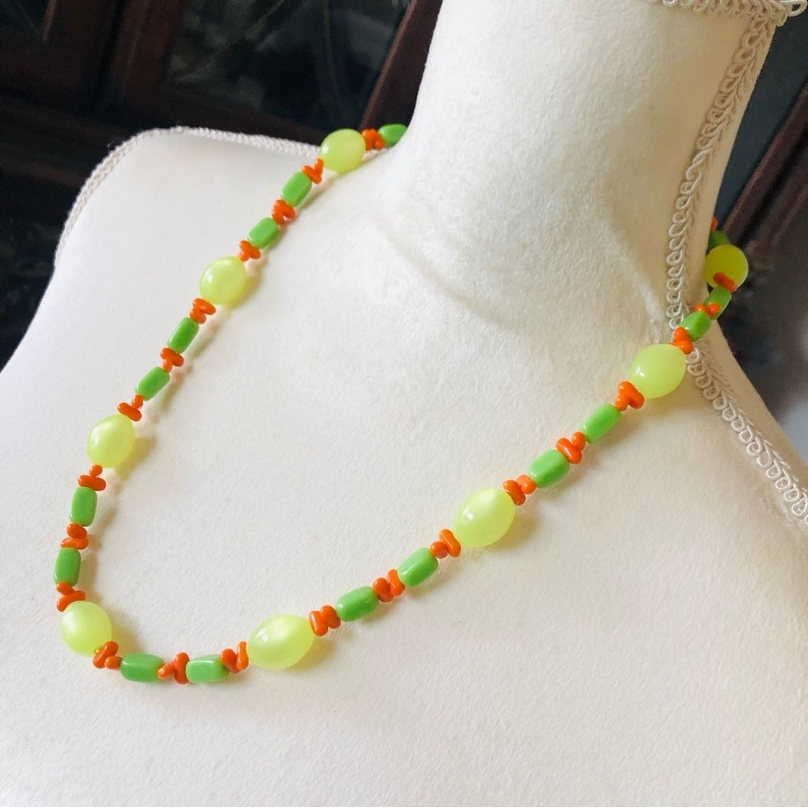 Vintage Vintage 60s-70s bright acrylic bead necklace Size ONE SIZE - 5 Thumbnail