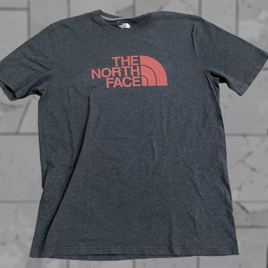 The North Face The North Face Tee Mens Size M gray cotton blend standard fit graphic Size US M / EU 48-50 / 2 - 1 Thumbnail