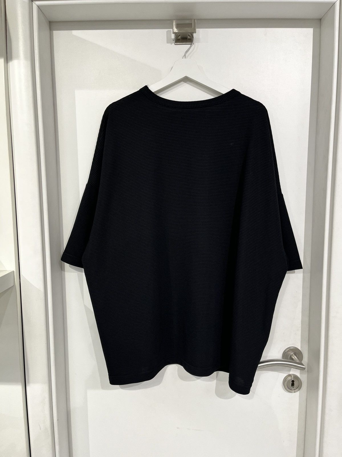 Fashion Nova Black Tee Size US XXL / EU 58 / 5 - 2 Thumbnail