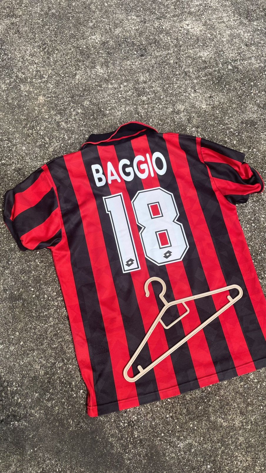 ♢﻿新品♢﻿ACミラン Lotto ポロシャツ 赤黒 18番 BAGGIO スペイン市場独占！18/19 A.C.ミラン・オフィシャル