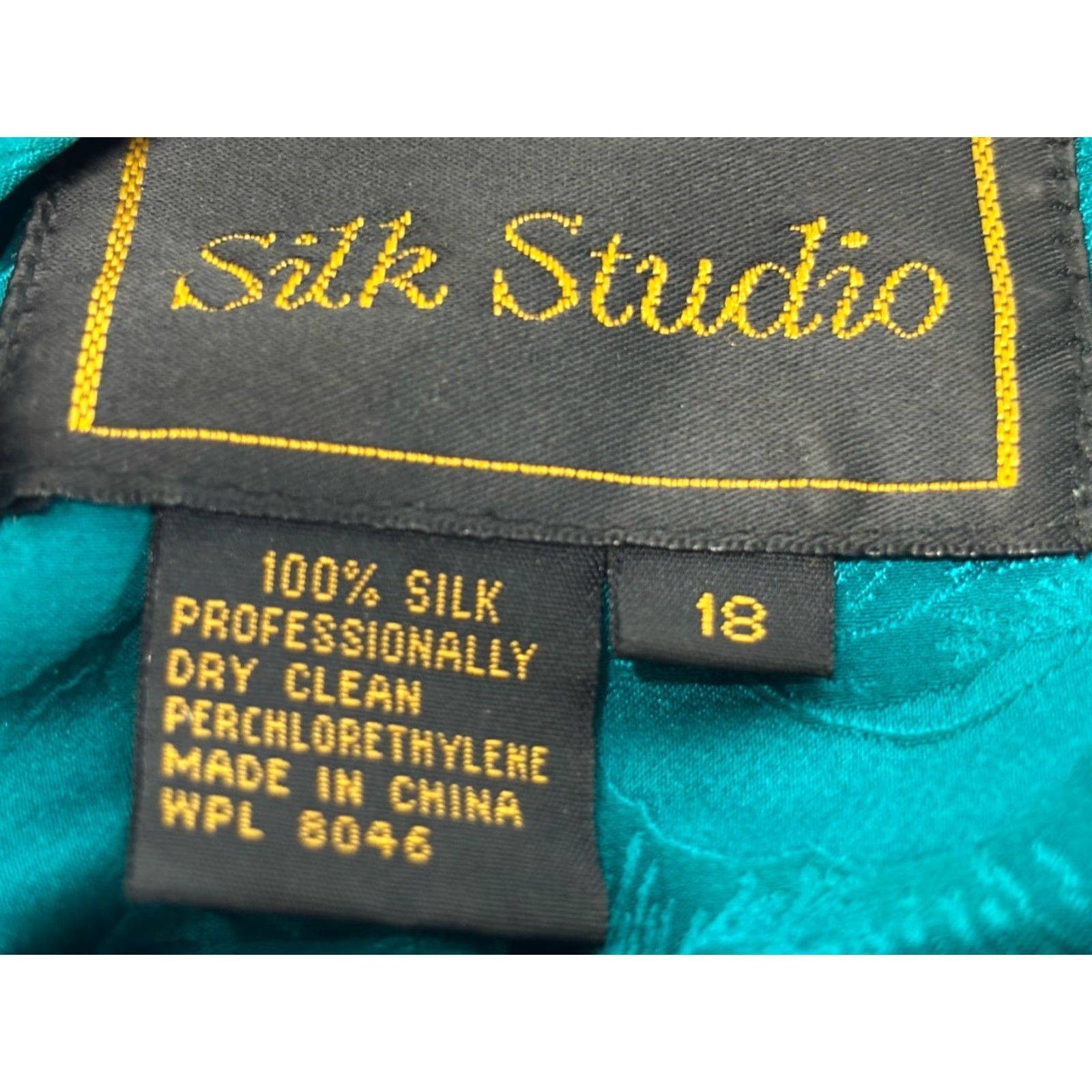 Vintage VINTAGE Silk Studio 2 Pc Skirt Set Outfit Women's 18 Plus Green Silk Shirt Tiered Skirt 1980s Cocktail Mens? Womens Size XXL / US 16-18 / IT 52-54 - 7 Thumbnail