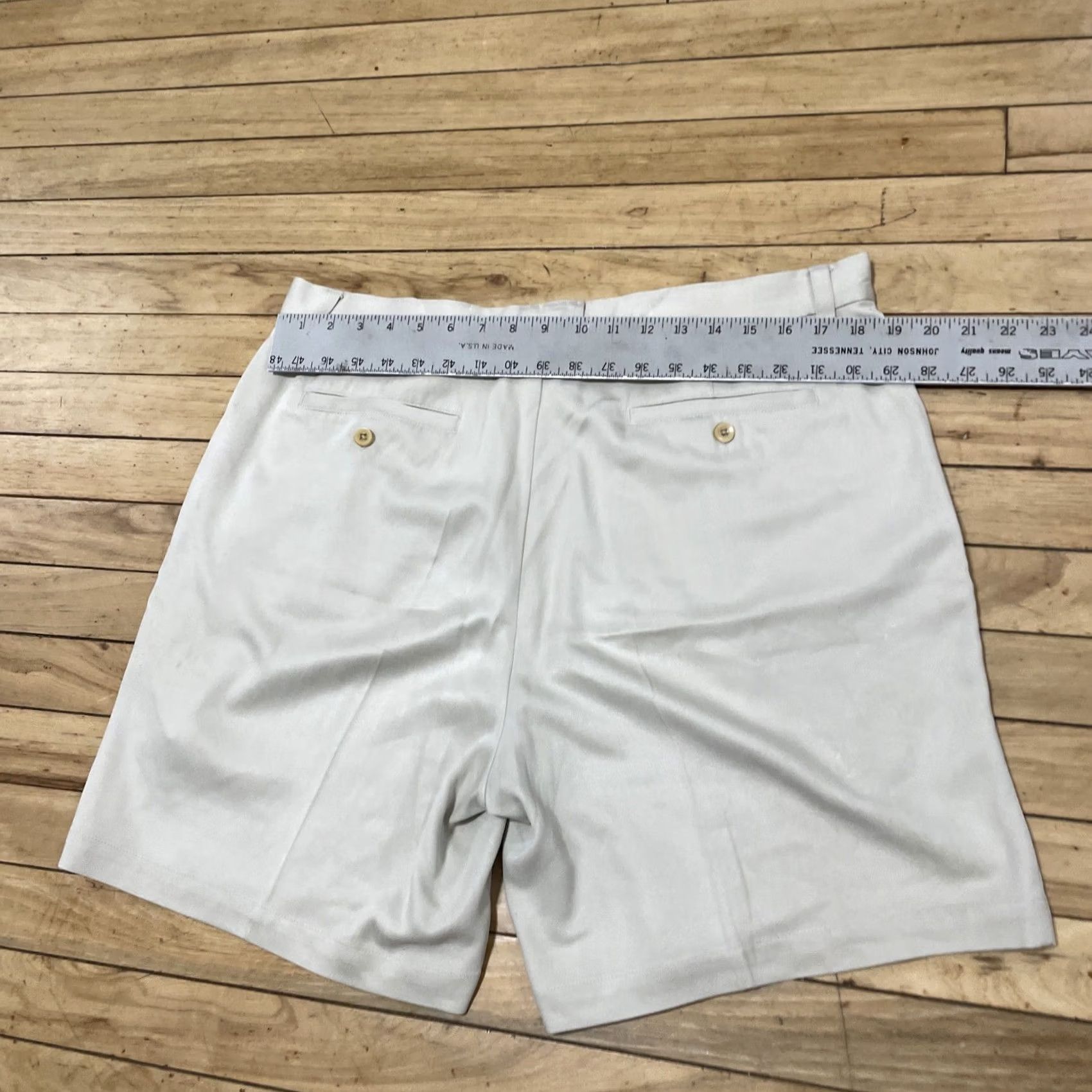 Tommy Bahama VINTAGE Tommy Bahama Pleated Silk Shorts Men 36 Cream Ivory 7" Y2k Old Money Preppy Grunge 90s Beachy Nautical Casual Travel Pockets Mens Size US 36 / EU 52 - 6 Thumbnail