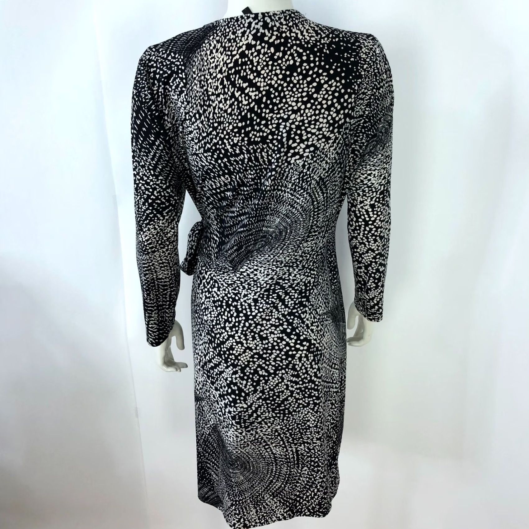 Bcbgmaxazria BCBGMAXAZRIA Dress V-Neck Faux Wrap Knee Length Black Ivory Womens L Sleeve Pullover Pattern All Over Print Casual Party/Cocktail Size L / US 10 / IT 46 - 5 Thumbnail