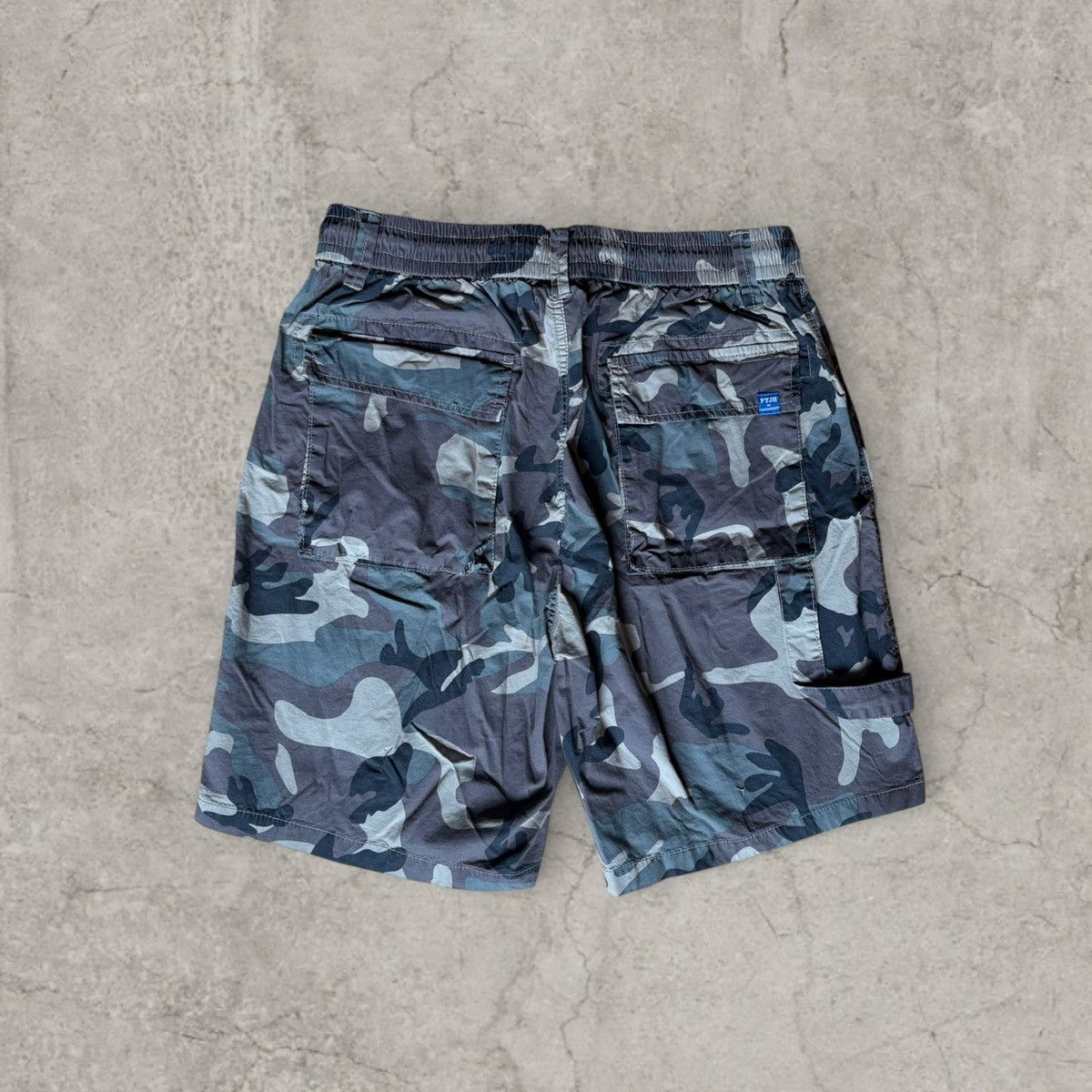 Japanese Brand Wide leg Japanese style utility shorts in grey camo. Size M Size US 32 / EU 48 - 4 Thumbnail