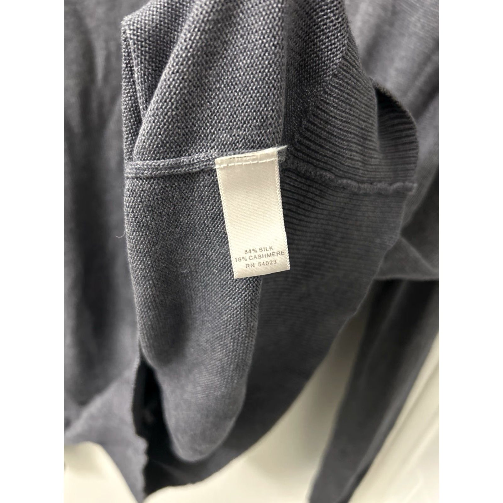 Banana Republic Banana Republic Sweater Mens Sz M Gray Silk Cashmere V Neck Pullover Sweatshirt Shirt Sweatshirt Size US M / EU 48-50 / 2 - 7 Thumbnail