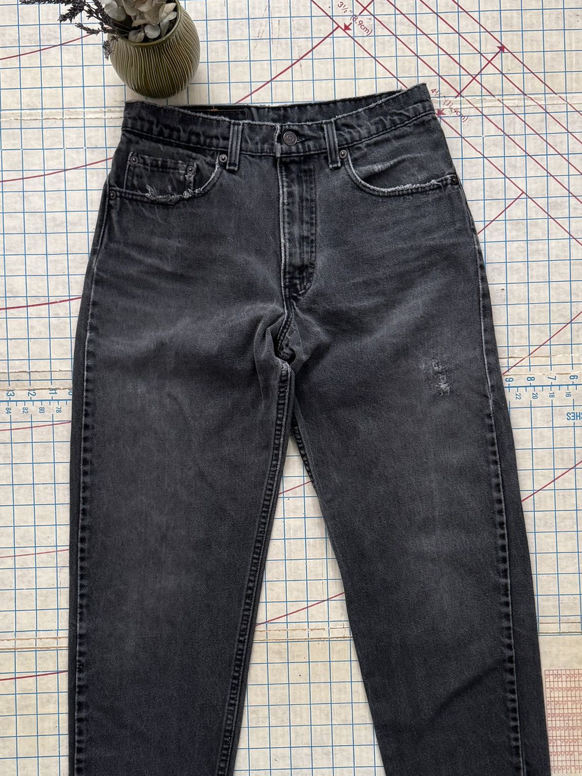 Levi's × Vintage Vintage 90’s Levi’s 550 Relaxed Fit Tapered Leg Faded Black Size US 30 / EU 46 - 3 Thumbnail
