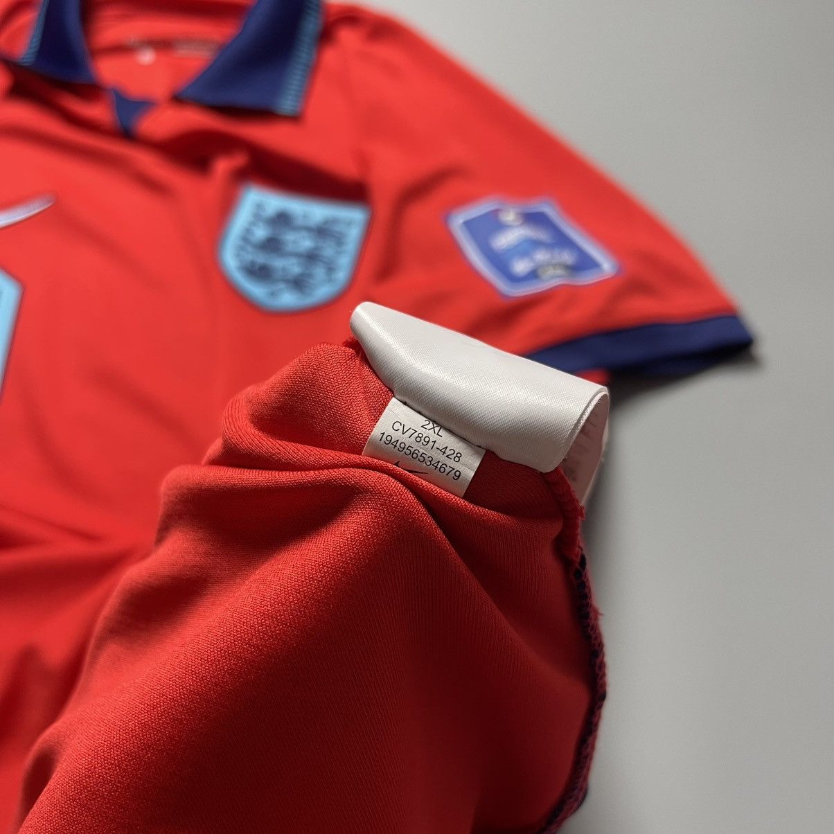 Vintage ENGLAND NIKE 2022 WORLD CUP FOOTBALL AWAY JERSEY #9 KANE Size US XXL / EU 58 / 5 - 11 Thumbnail