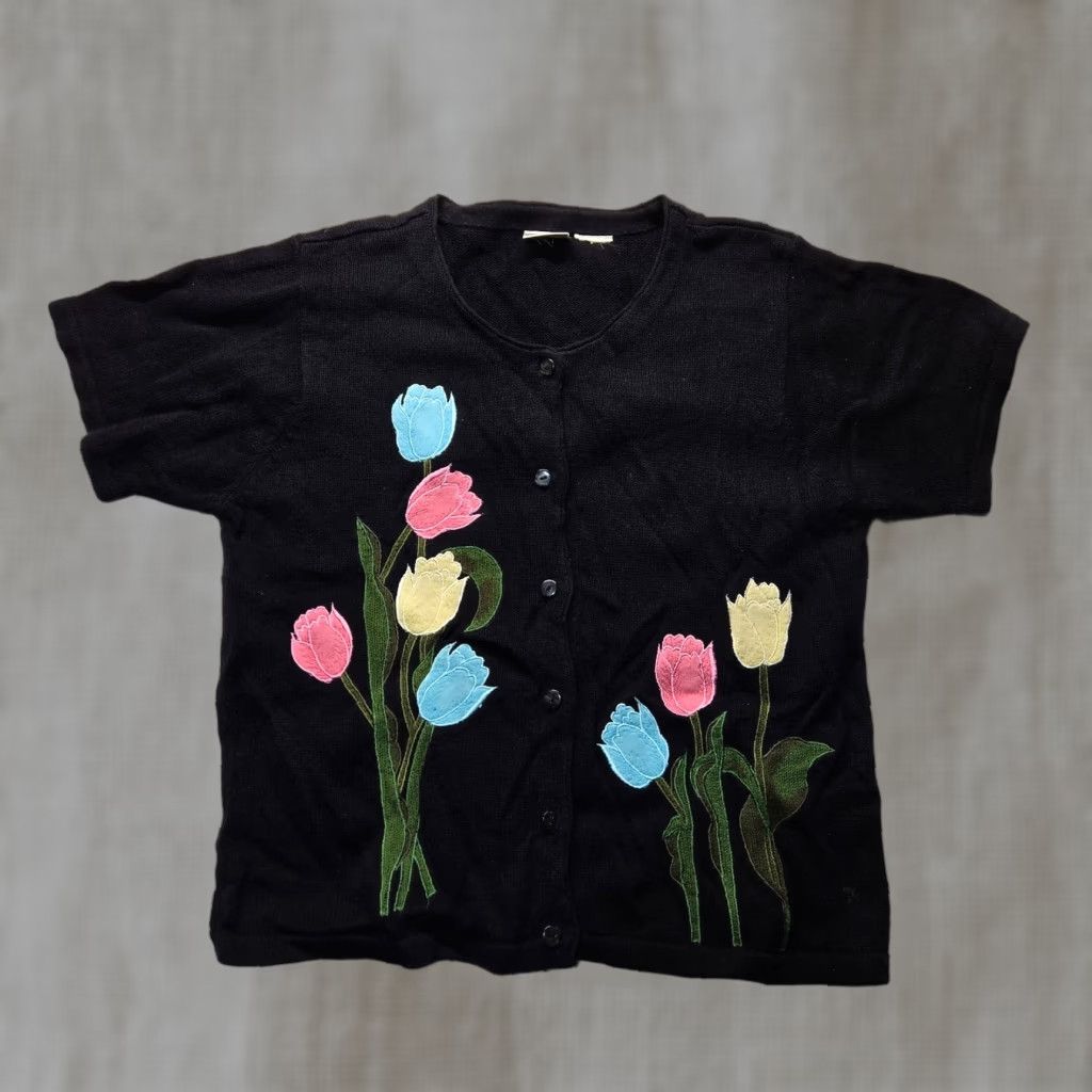 Vintage VINTAGE Two Twenty Black Floral Rose Embroidered Cardigan Sweater L Womens Size L / US 10 / IT 46 - 1 Thumbnail