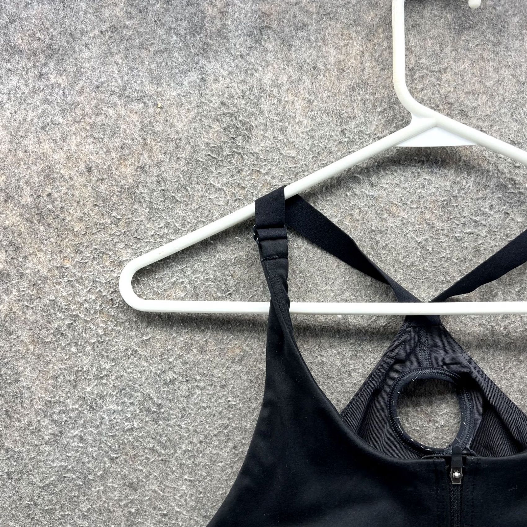 Gymshark Gymshark Sports Bra Womens Medium Black Zip Front Crossback Athletic Yoga Gym Size ONE SIZE - 6 Thumbnail