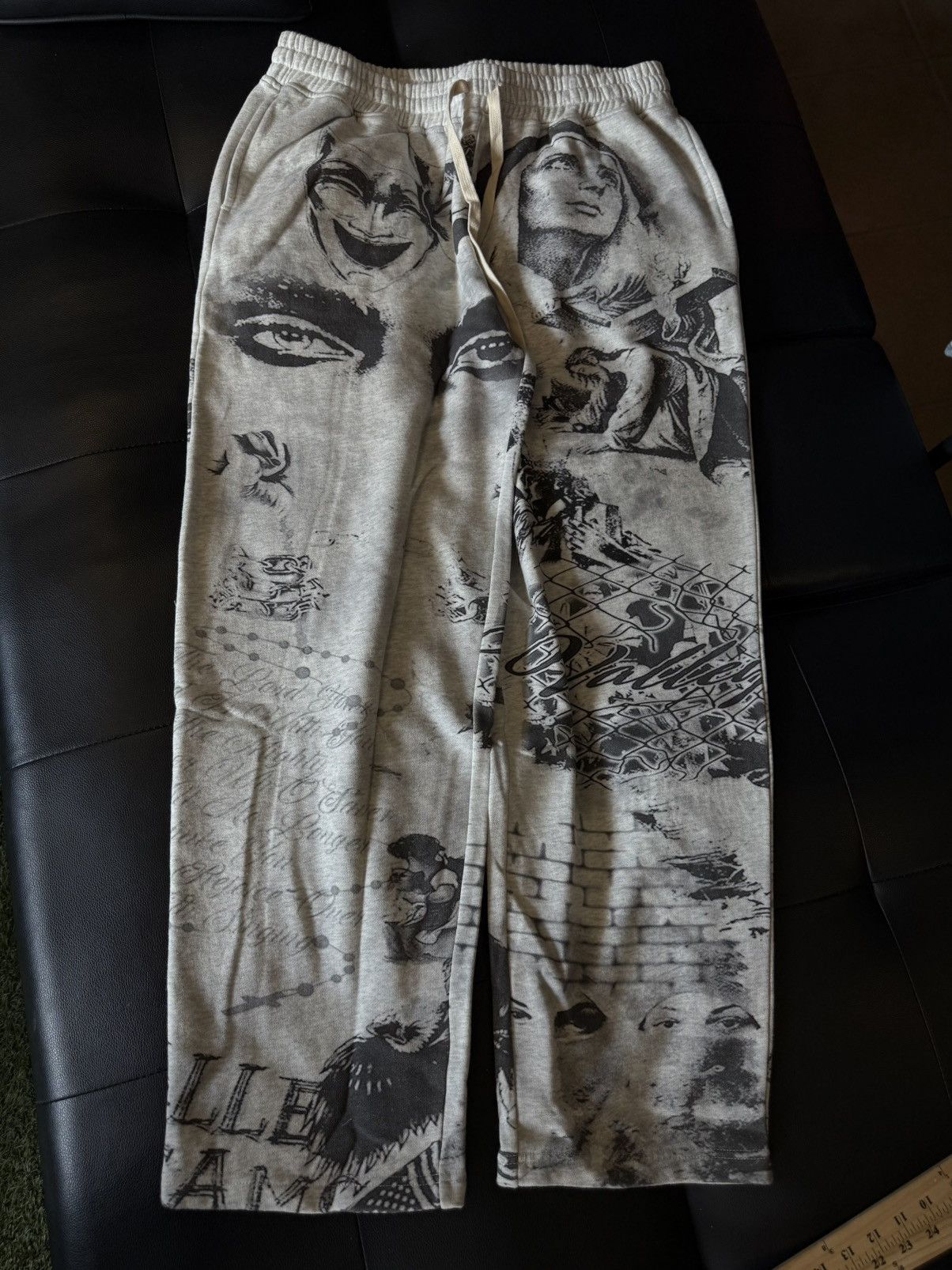 Vale Vale Valley Mural Sweatpants Size Medium(NEW) Size US 32 / EU 48 - 1 Thumbnail