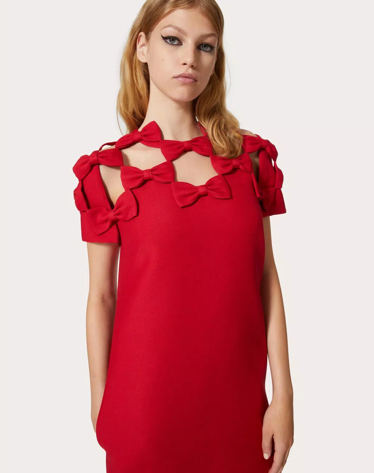 Valentino o1s1wg110625 Embroidered Crepe Couture Short Dress in Red Size M / US 6-8 / IT 42-44 - 6 Thumbnail
