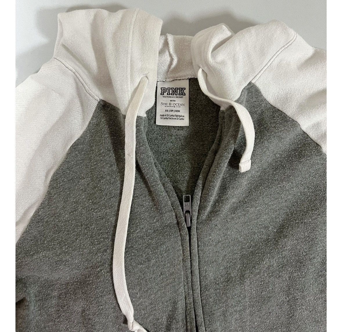 Victoria's Secret Gray Grey White Zipper Sweater Sweatshirt Hoodie Size XS 🩶🤍 Size XS / US 0-2 / IT 36-38 - 4 Thumbnail