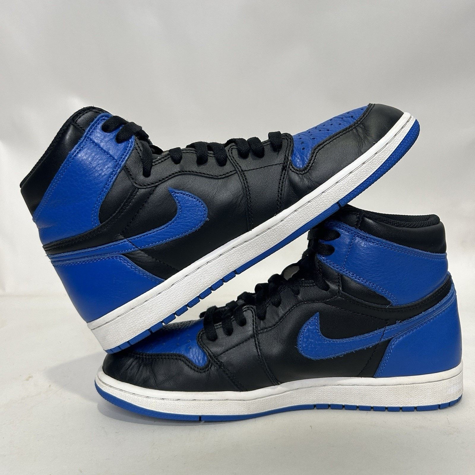 Jordan Brand Nike Air Jordan 1 Retro High OG “Royal” 2017 Size US 10.5 / EU 43-44 - 3 Thumbnail