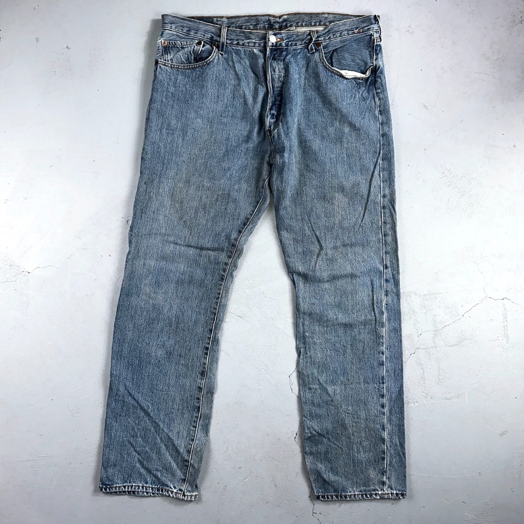 Levi's VINTAGE Levi's 501 Jeans Straight Denim Blue Light Wash 40x34 40x32 Men Regular 90s 5-Pocket Design Jeans Jeans Size US 40 / EU 56 - 2 Thumbnail