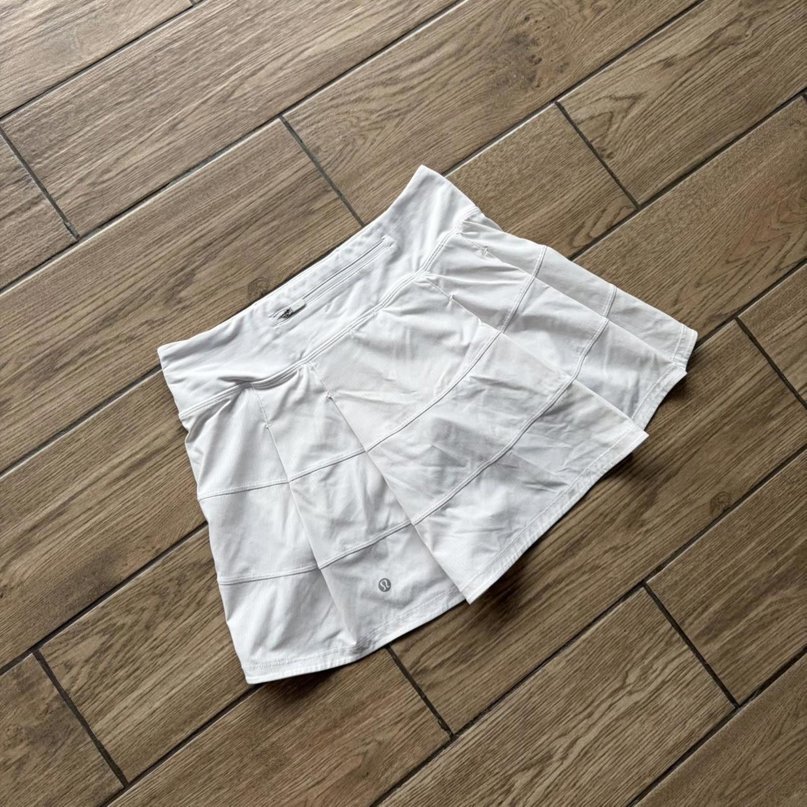 Lululemon Lululemon White Yoga Mini Skirt Size 27" / US 4 / IT 40 - 2 Thumbnail