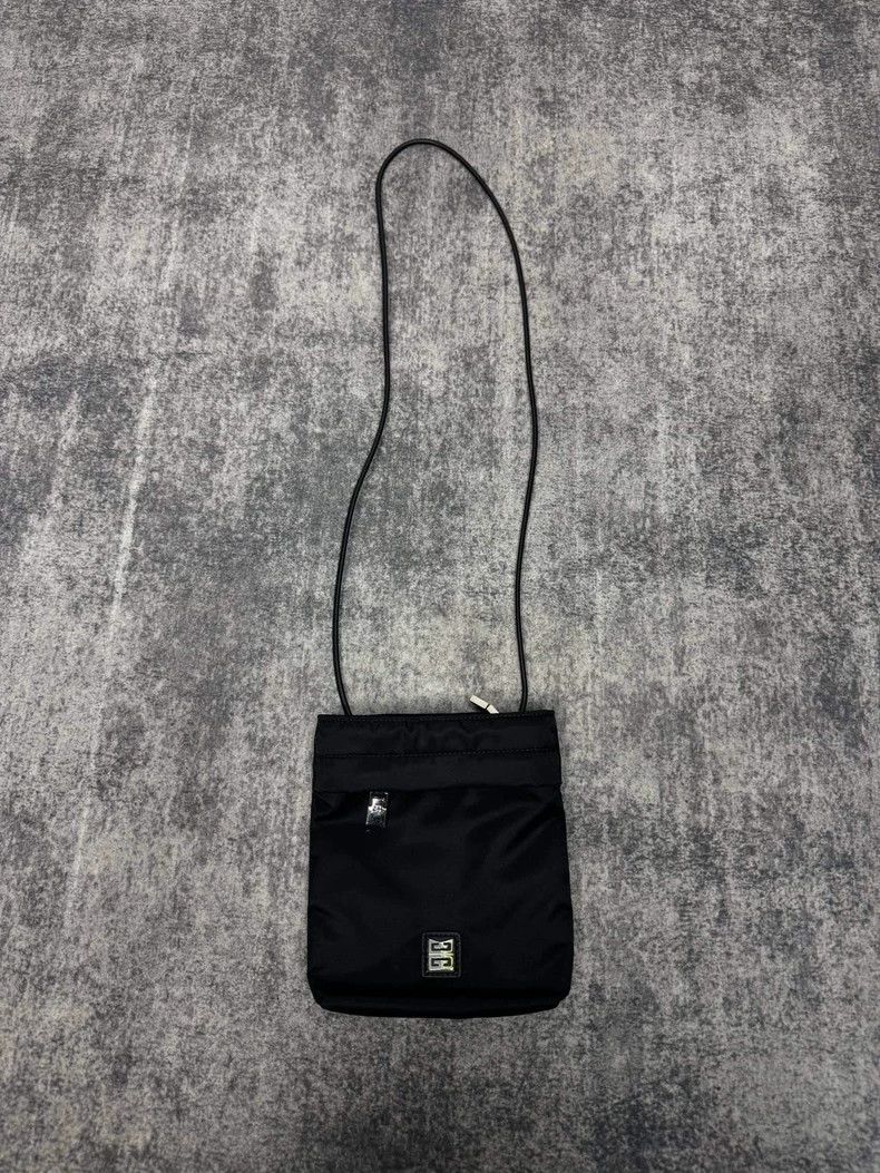 Givenchy Givenchy Single Shoulder Phone Bag Size ONE SIZE - 1 Thumbnail