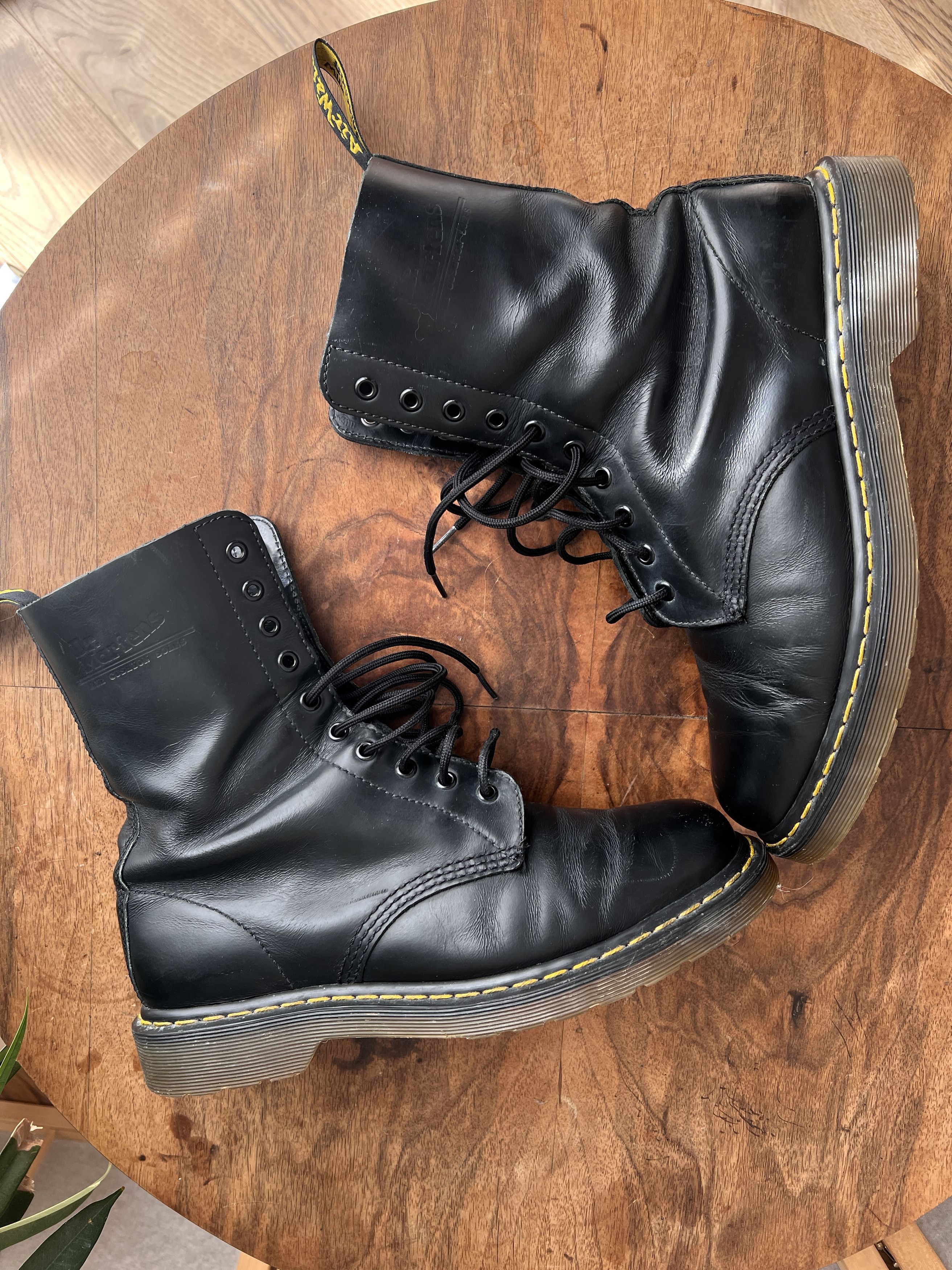 Dr. Martens Crazy! Dr. Martens 1490 Black Leather Lace Up boots 10 eye Size US 9.5 / EU 42-43 - 7 Thumbnail