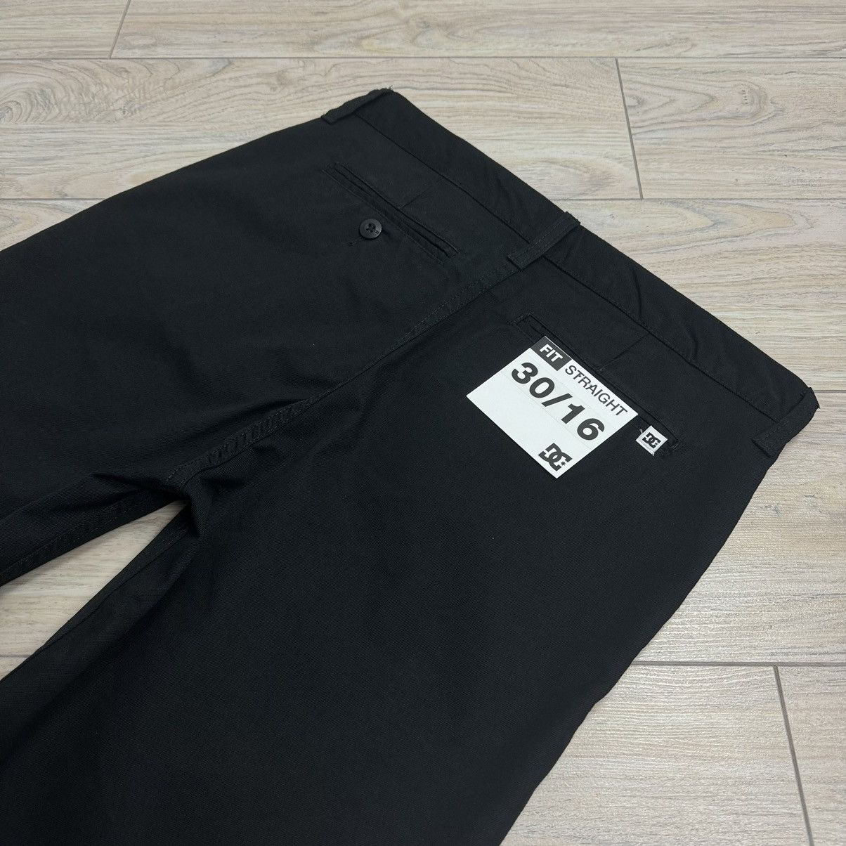 DC Essential DC Shoes Straight Fit Black Skater Cotton Shorts Size US 30 / EU 46 - 1 Thumbnail