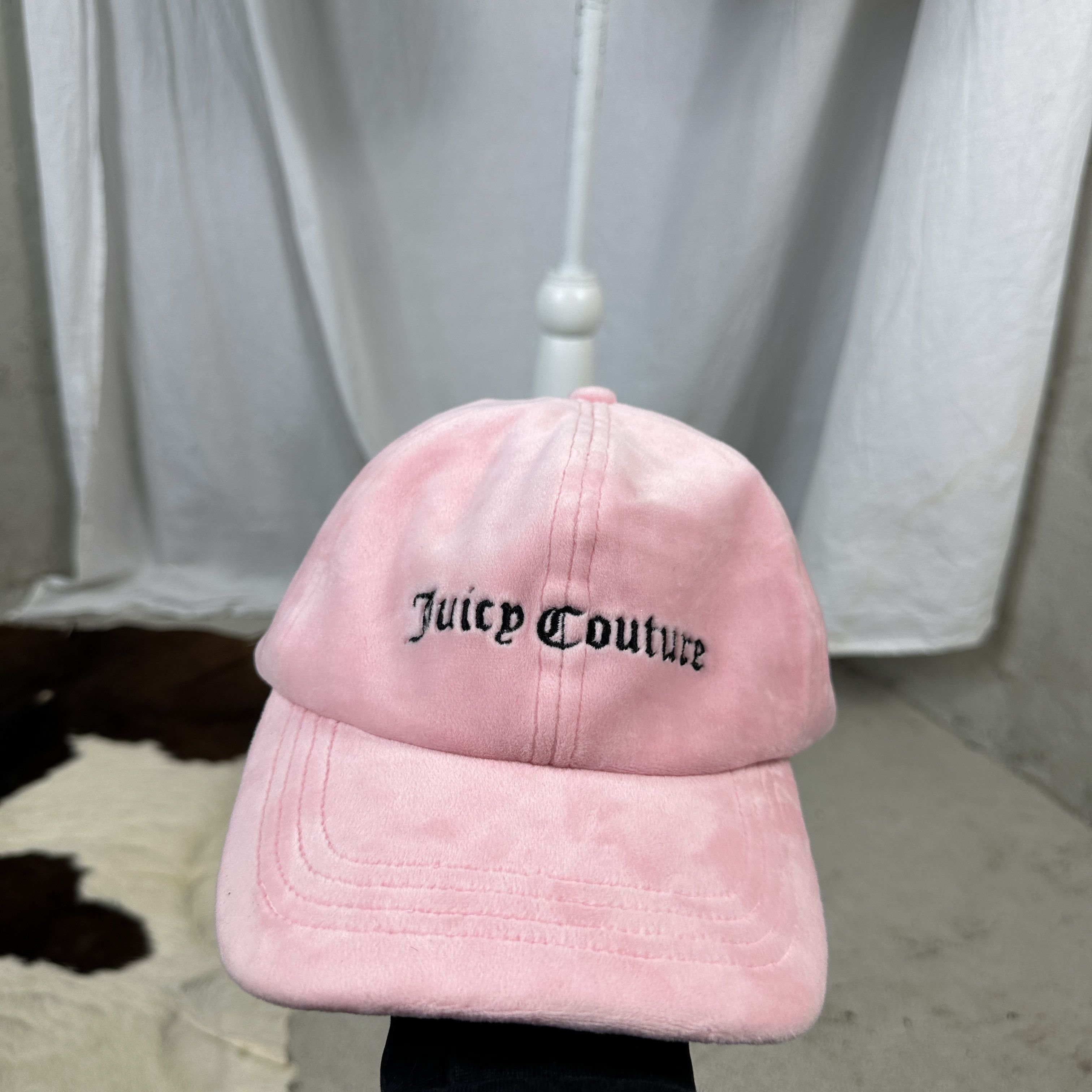 Juicy Couture × Vintage Vintage Y2K Casual Juicy Couture Pink Velvet Cap Size ONE SIZE - 2 Thumbnail