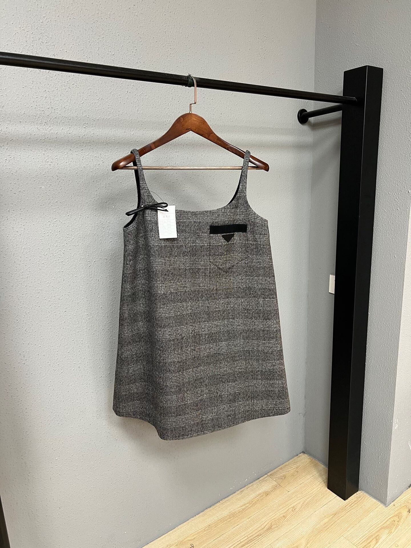 Prada prada gray wool sleeveless dress with bow Size M / US 6-8 / IT 42-44 - 1 Thumbnail