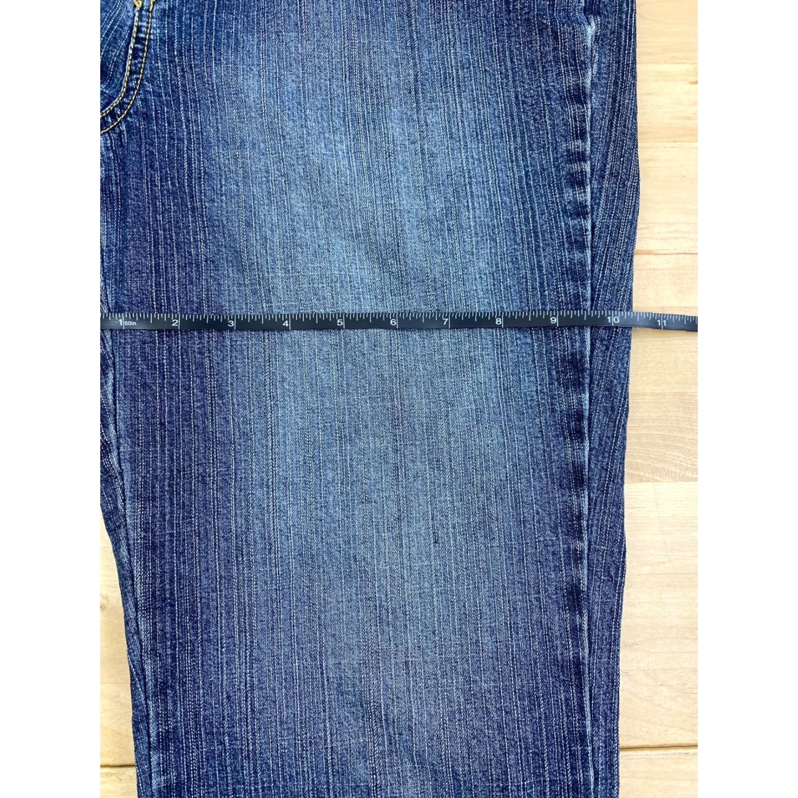 Denime Jeanstar Denim Blue Capri Jeans Women Regular Size 7 Capri Denim Jeans Blue Women 7 Jeans Capris Cuffed Button Size 28" / US 6 / IT 42 - 7 Thumbnail