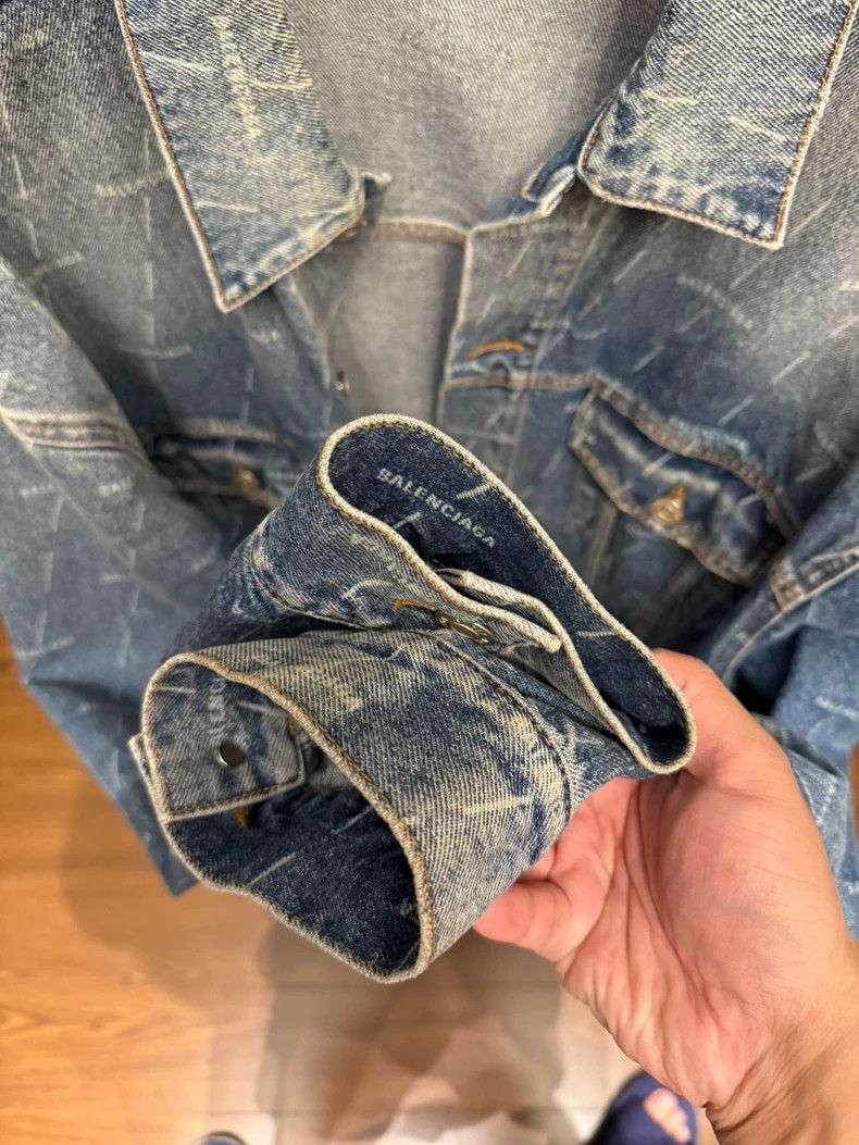 Balenciaga Balenciaga size 34 Full print denim jacket Size US S / EU 44-46 / 1 - 5 Thumbnail