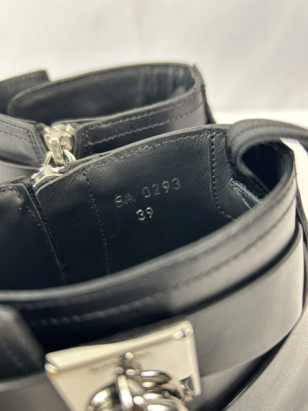 Givenchy Givenchy Lock Ankle Boots In Leather Size US 9 / IT 39 - 3 Thumbnail