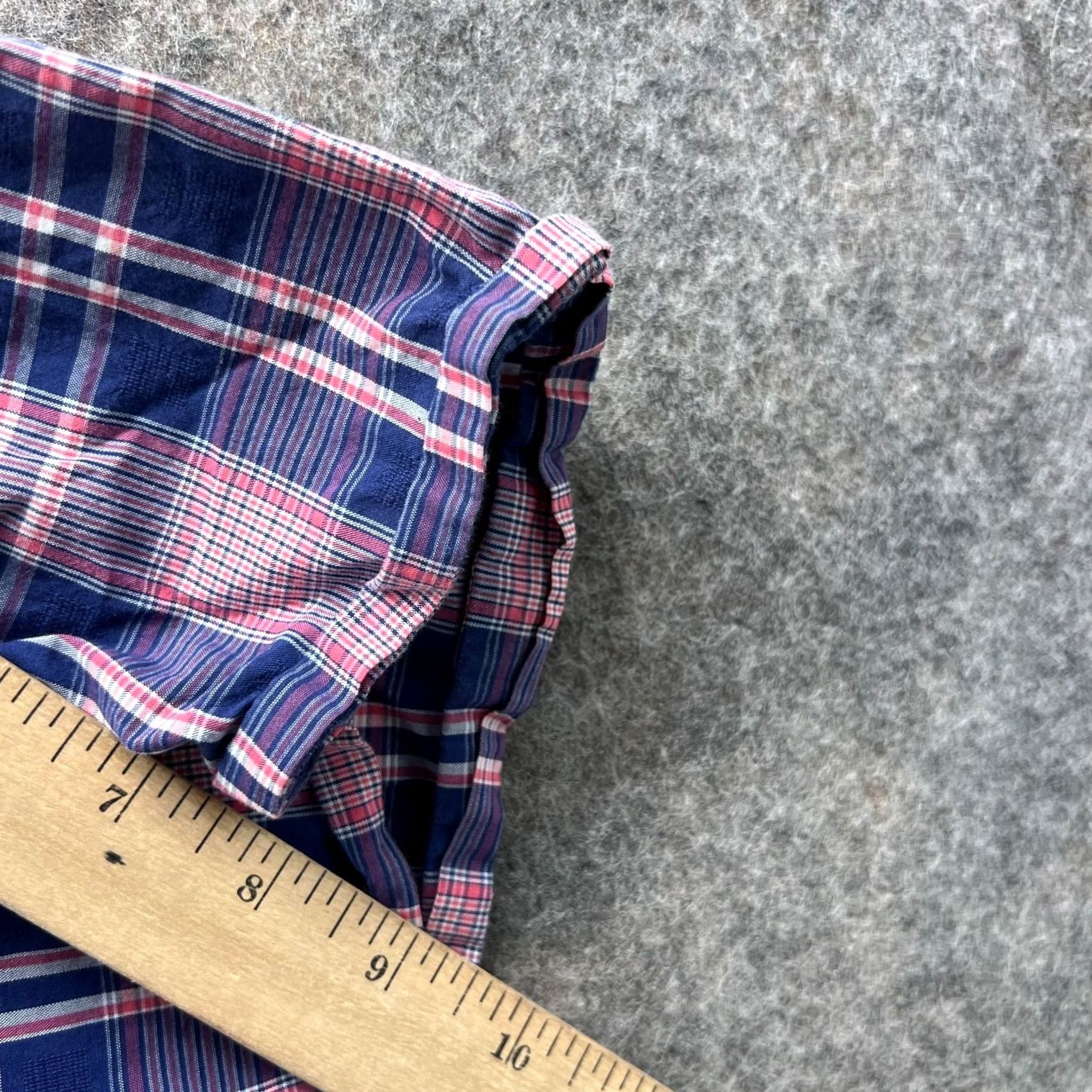 Izod VINTAGE Izod Shirt Men XL Blue Pink Plaid Button-Down Relaxed Saltwater Collection Casual Button-Up Short Sleeve Size US XL / EU 56 / 4 - 5 Thumbnail