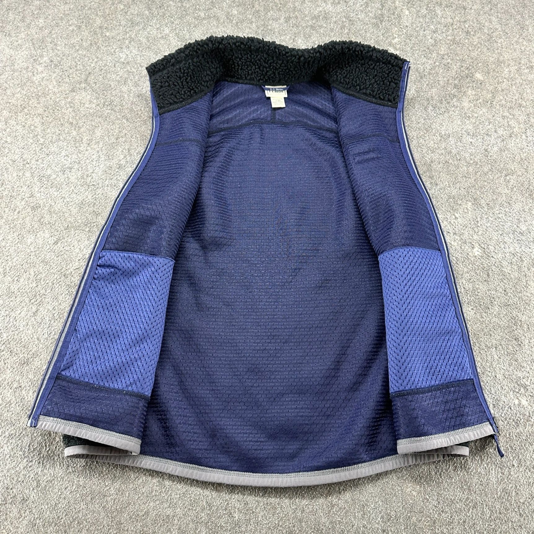 Vintage VEST Womens L LL Bean Black Lightweight Fleece Full Zip Logo Pockets Casual Outdoor Regular Size L Black Size L / US 10 / IT 46 - 2 Thumbnail