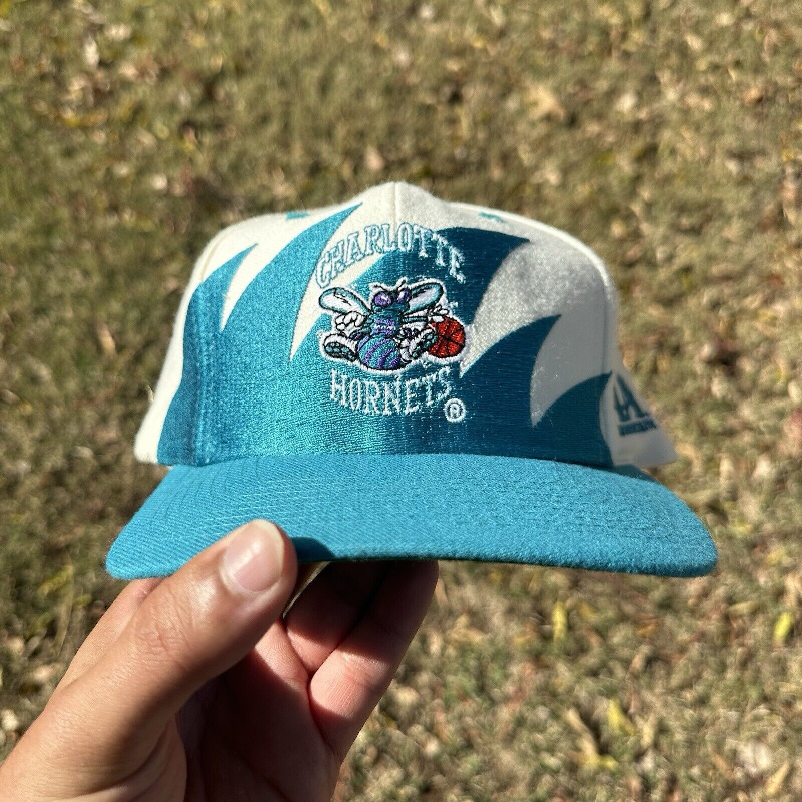 Logo Athletic × NBA × Vintage Vintage Charlotte Hornets Sharktooth Snapback Size ONE SIZE - 1 Thumbnail