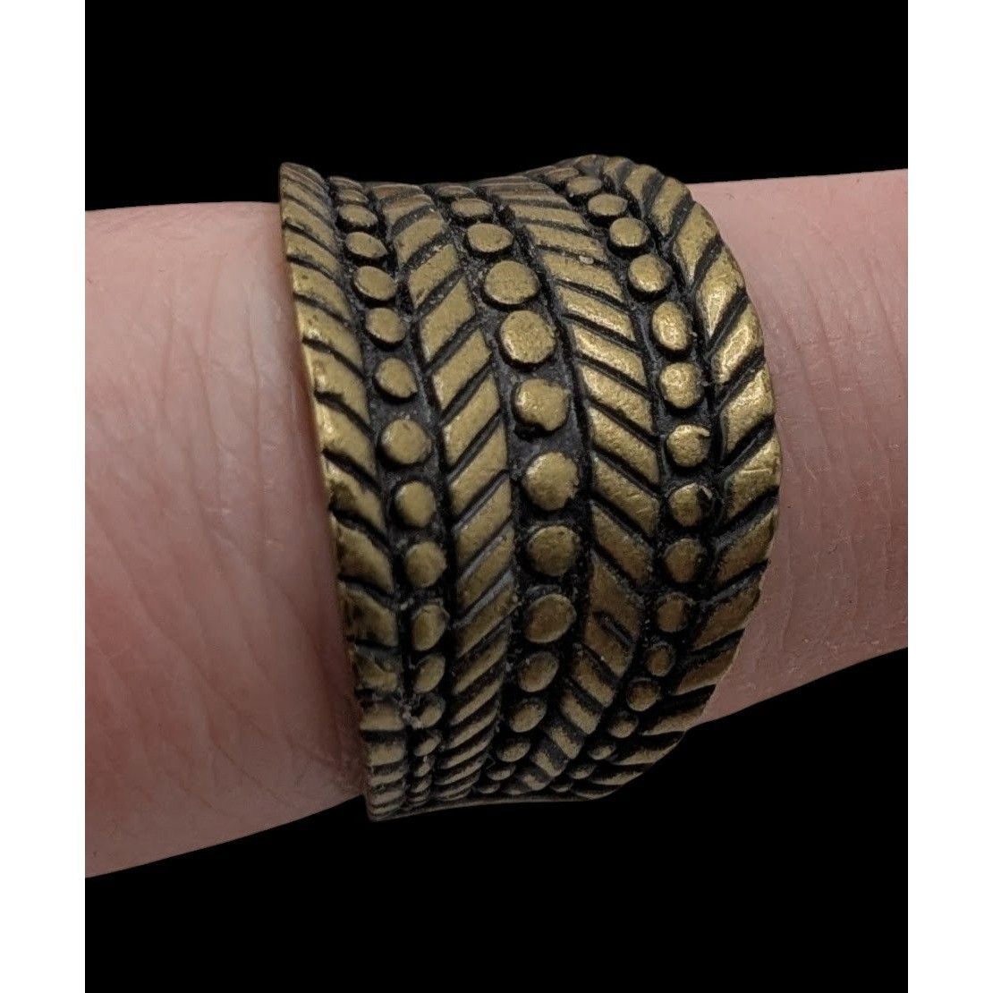 Other Vintage Lia Sophia "Rattan" Brass-Tone Wide Band Ring Size 9 Size ONE SIZE - 1 Thumbnail